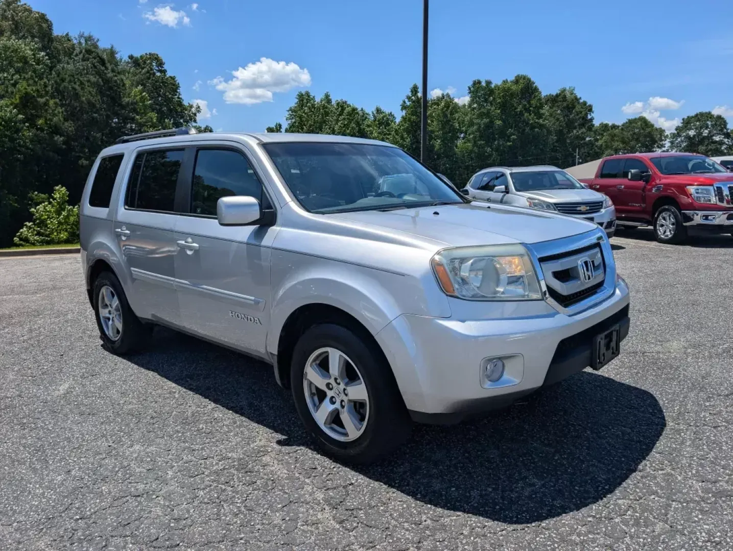 2010 Honda Pilot EX (5FNYF3H47AB) with an Other engine, located at 3959 U.S. 80 W, Phenix City, AL, 36870, (334) 297-4885, 32.469296, -85.135185 - **Explore Life in Comfort and Style with the 2010 Honda Pilot at Gils Auto!**<br /> <br /> Are you searching for a dependable SUV that can handle everything from family road trips to daily commutes? Look no further! The 2010 Honda Pilot EX is designed specifically for those who need a versatile vehi - Photo#2