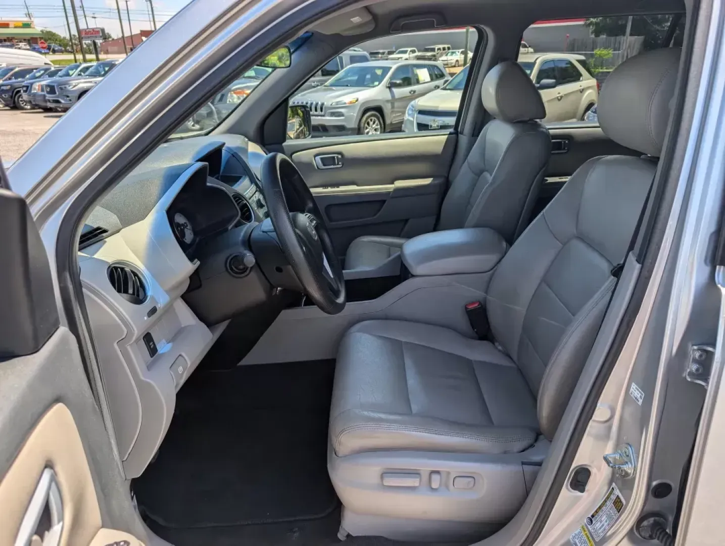2010 Honda Pilot EX (5FNYF3H47AB) with an Other engine, located at 3959 U.S. 80 W, Phenix City, AL, 36870, (334) 297-4885, 32.469296, -85.135185 - **Explore Life in Comfort and Style with the 2010 Honda Pilot at Gils Auto!**<br /> <br /> Are you searching for a dependable SUV that can handle everything from family road trips to daily commutes? Look no further! The 2010 Honda Pilot EX is designed specifically for those who need a versatile vehi - Photo#8