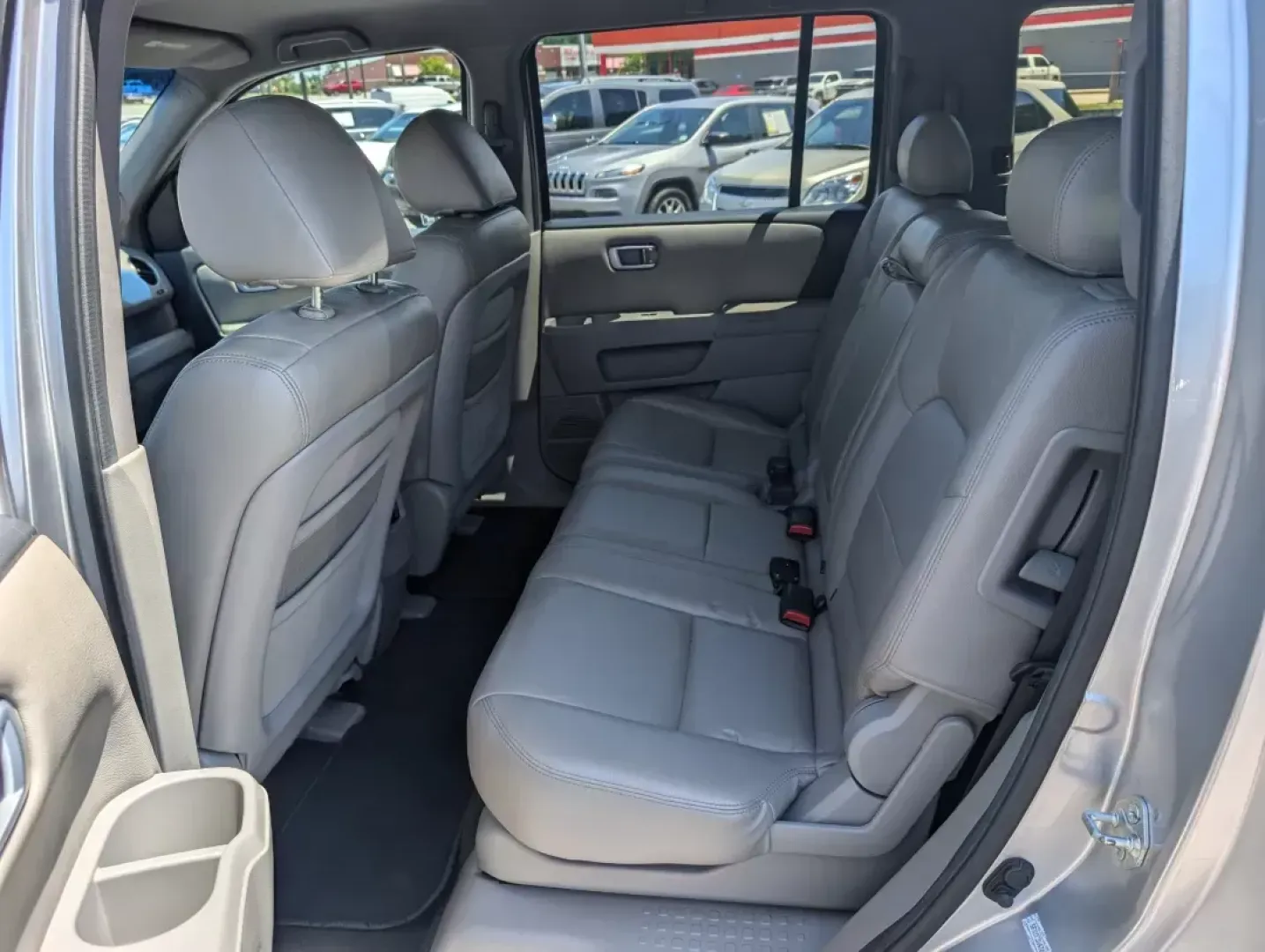 2010 Honda Pilot EX (5FNYF3H47AB) with an Other engine, located at 3959 U.S. 80 W, Phenix City, AL, 36870, (334) 297-4885, 32.469296, -85.135185 - **Explore Life in Comfort and Style with the 2010 Honda Pilot at Gils Auto!**<br /> <br /> Are you searching for a dependable SUV that can handle everything from family road trips to daily commutes? Look no further! The 2010 Honda Pilot EX is designed specifically for those who need a versatile vehi - Photo#9