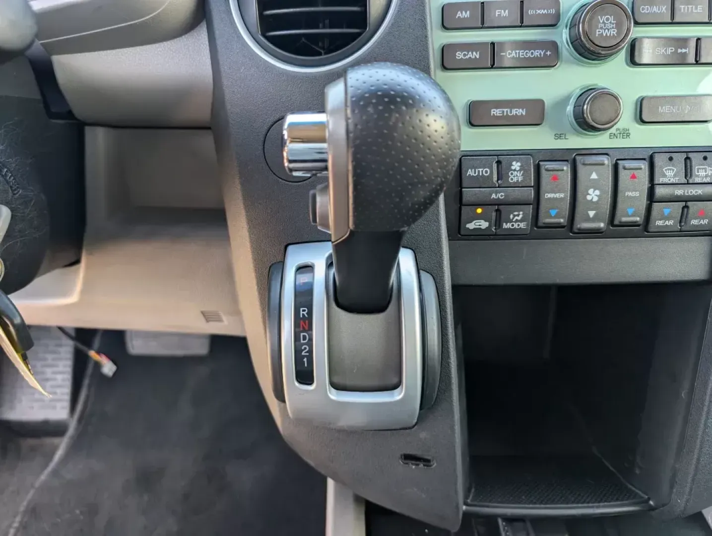 2010 Honda Pilot EX (5FNYF3H47AB) with an Other engine, located at 3959 U.S. 80 W, Phenix City, AL, 36870, (334) 297-4885, 32.469296, -85.135185 - **Explore Life in Comfort and Style with the 2010 Honda Pilot at Gils Auto!**<br /> <br /> Are you searching for a dependable SUV that can handle everything from family road trips to daily commutes? Look no further! The 2010 Honda Pilot EX is designed specifically for those who need a versatile vehi - Photo#13