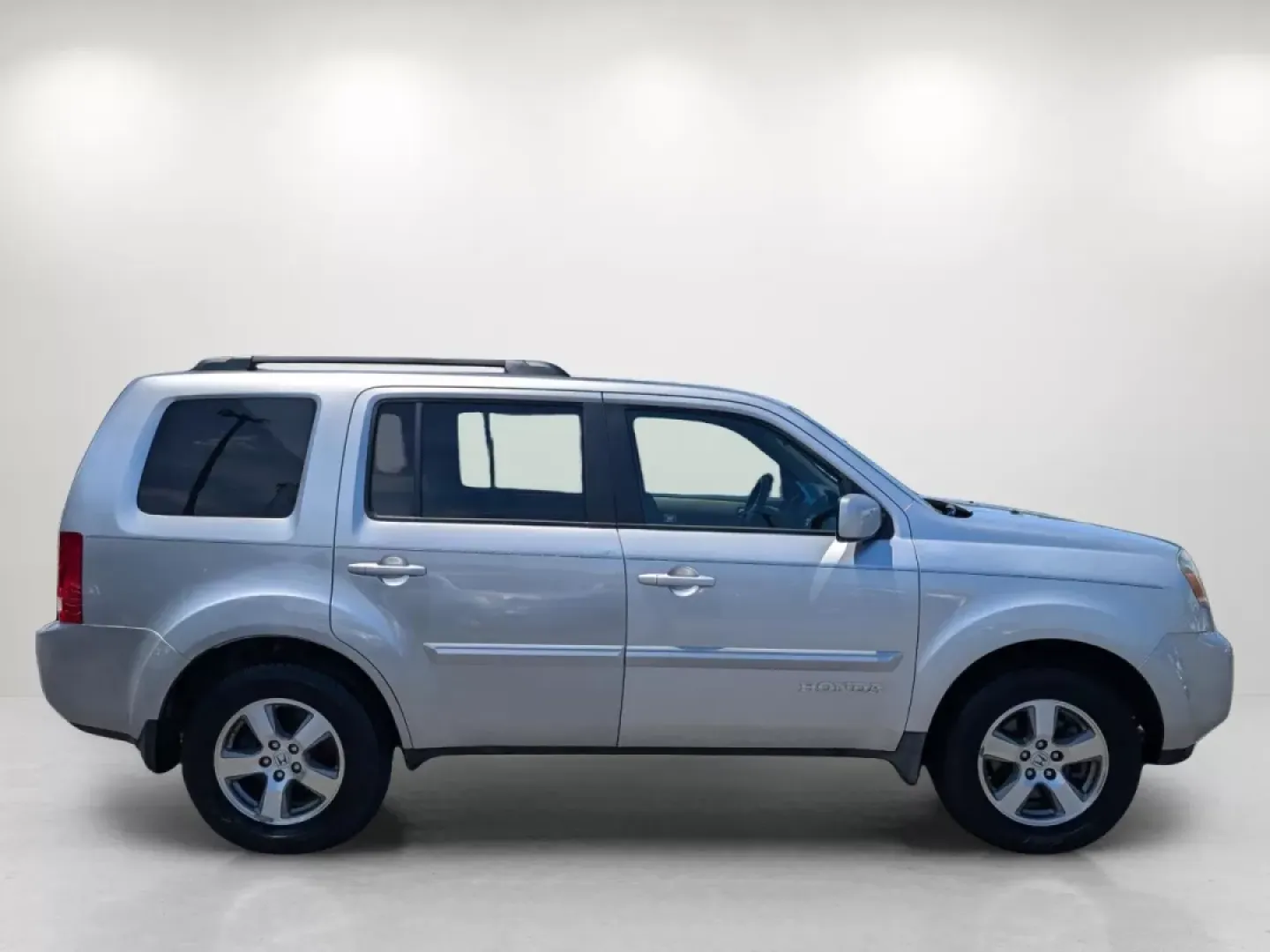 2010 Honda Pilot EX (5FNYF3H47AB) with an Other engine, located at 521 Old Farm Lane Rd, Prattville, AL, 36066, (334) 325-1505, 32.482460, -86.416367 - **Explore Life in Comfort and Style with the 2010 Honda Pilot at Gils Auto!**<br /> <br /> Are you searching for a dependable SUV that can handle everything from family road trips to daily commutes? Look no further! The 2010 Honda Pilot EX is designed specifically for those who need a versatile vehi - Photo#4