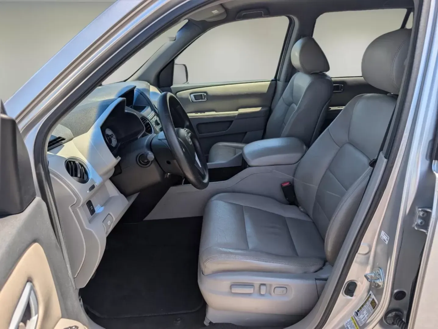 2010 Honda Pilot EX (5FNYF3H47AB) with an Other engine, located at 521 Old Farm Lane Rd, Prattville, AL, 36066, (334) 325-1505, 32.482460, -86.416367 - **Explore Life in Comfort and Style with the 2010 Honda Pilot at Gils Auto!**<br /> <br /> Are you searching for a dependable SUV that can handle everything from family road trips to daily commutes? Look no further! The 2010 Honda Pilot EX is designed specifically for those who need a versatile vehi - Photo#9