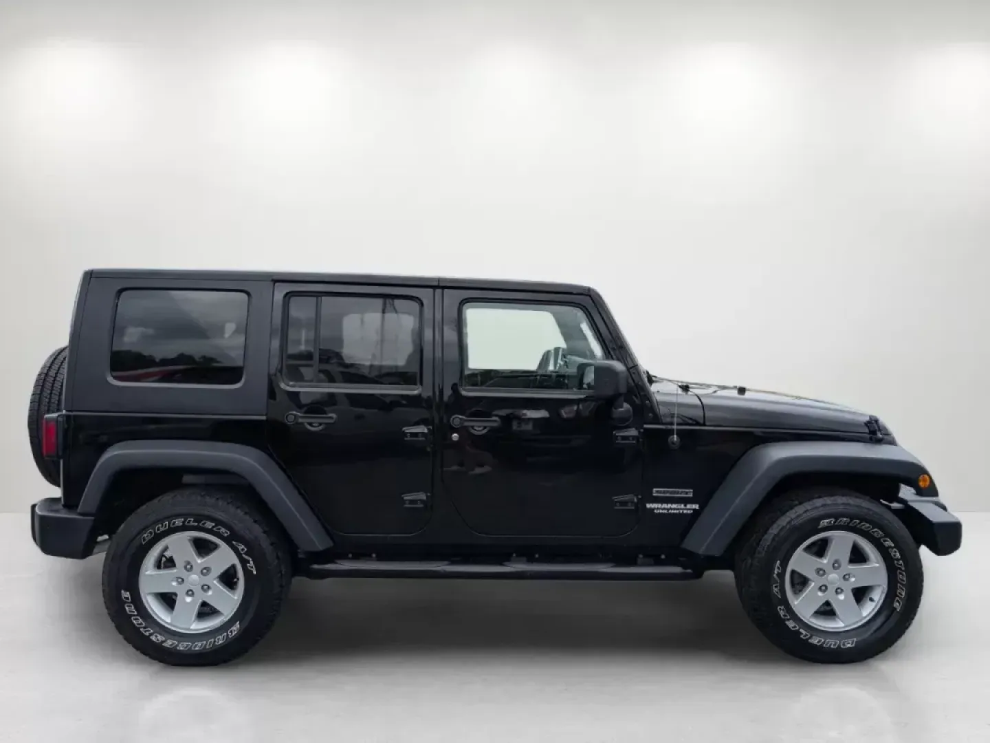 2010 /Dark Slate Gray/Medium Slate Gray Jeep Wrangler Unlimited Sport (1J4BA3H18AL) with an Gas V6 3.8L/231 engine, 4-Speed Automatic transmission, located at 3959 U.S. 80 W, Phenix City, AL, 36870, (334) 297-4885, 32.469296, -85.135185 - 2010 Jeep Wrangler Unlimited Sport - Photo#3