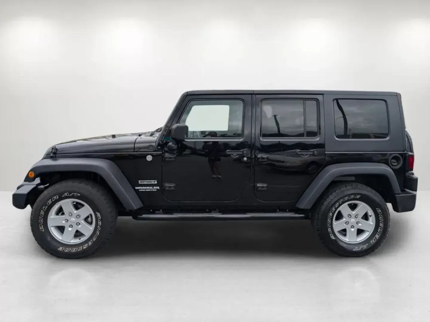 2010 /Dark Slate Gray/Medium Slate Gray Jeep Wrangler Unlimited Sport (1J4BA3H18AL) with an Gas V6 3.8L/231 engine, 4-Speed Automatic transmission, located at 3959 U.S. 80 W, Phenix City, AL, 36870, (334) 297-4885, 32.469296, -85.135185 - 2010 Jeep Wrangler Unlimited Sport - Photo#7