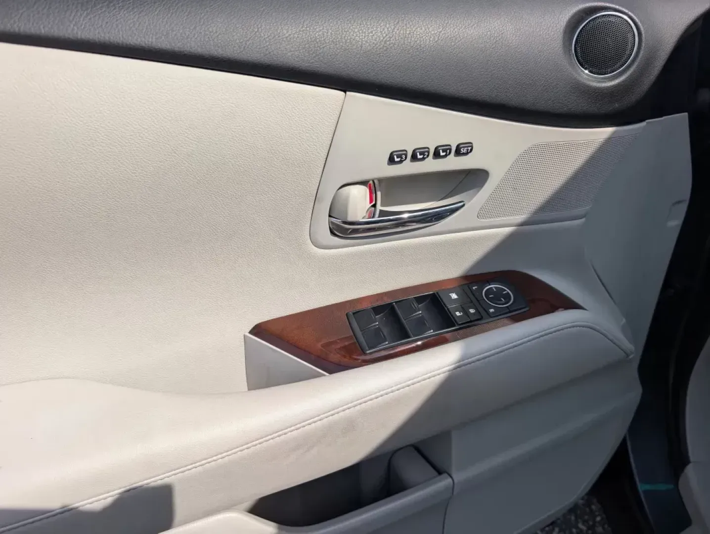 2010 Lexus RX 350 (2T2BK1BA8AC) with an Gas V6 3.5L/211 engine, 6-Speed Automatic w/OD Sequential-Shift transmission, located at 5115 14th Ave., Columbus, GA, 31904, (706) 323-0345, 32.511494, -84.971046 - 2010 Lexus RX 350 - Photo#8