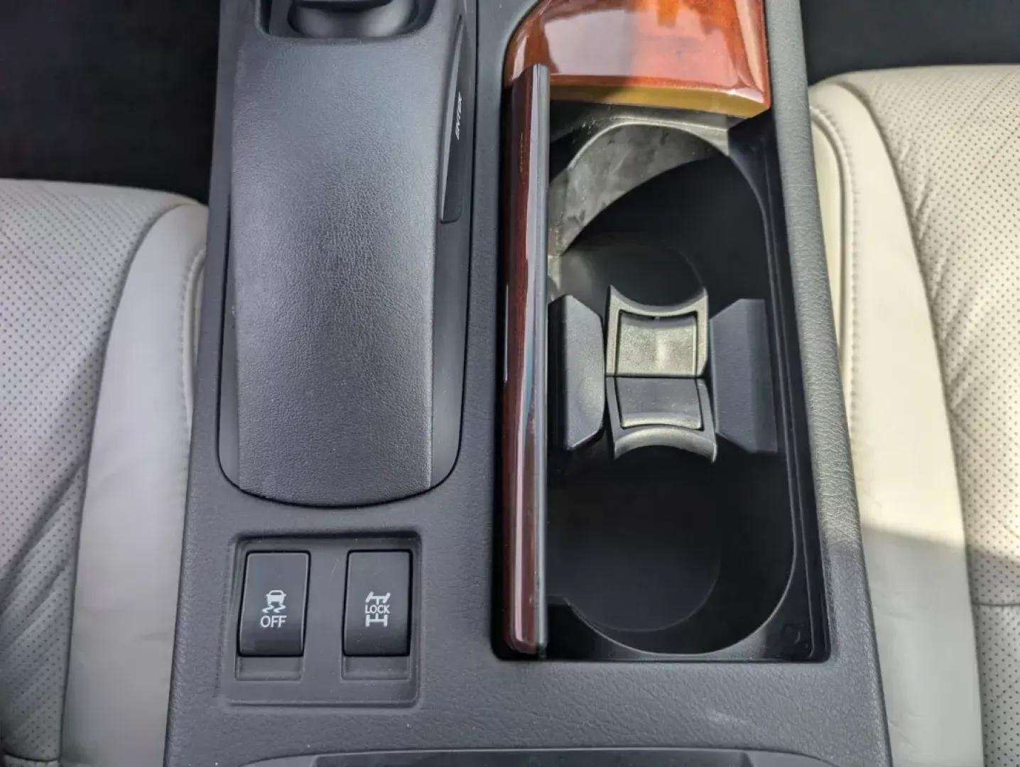 2010 Lexus RX 350 (2T2BK1BA8AC) with an Gas V6 3.5L/211 engine, 6-Speed Automatic w/OD Sequential-Shift transmission, located at 5115 14th Ave., Columbus, GA, 31904, (706) 323-0345, 32.511494, -84.971046 - 2010 Lexus RX 350 - Photo#12