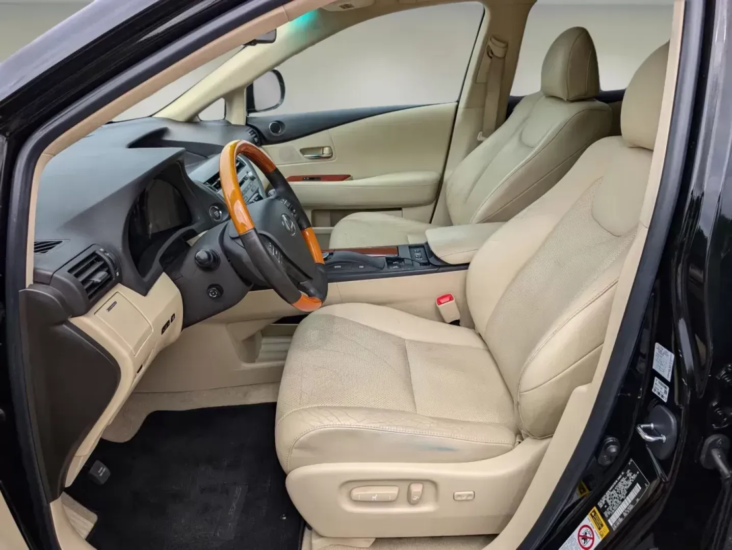 2010 Lexus RX 350 (2T2BK1BA0AC) with an Other engine, located at 3959 U.S. 80 W, Phenix City, AL, 36870, (334) 297-4885, 32.469296, -85.135185 - **Discover Your Next Adventure with the 2010 Lexus RX 350 at Gils Auto!**<br /> <br /> Are you ready to elevate your journey? The 2010 Lexus RX 350 is the ultimate SUV that perfectly blends luxury, performance, and practicality, making it a fantastic choice for families, commuters, and weekend adven - Photo#9