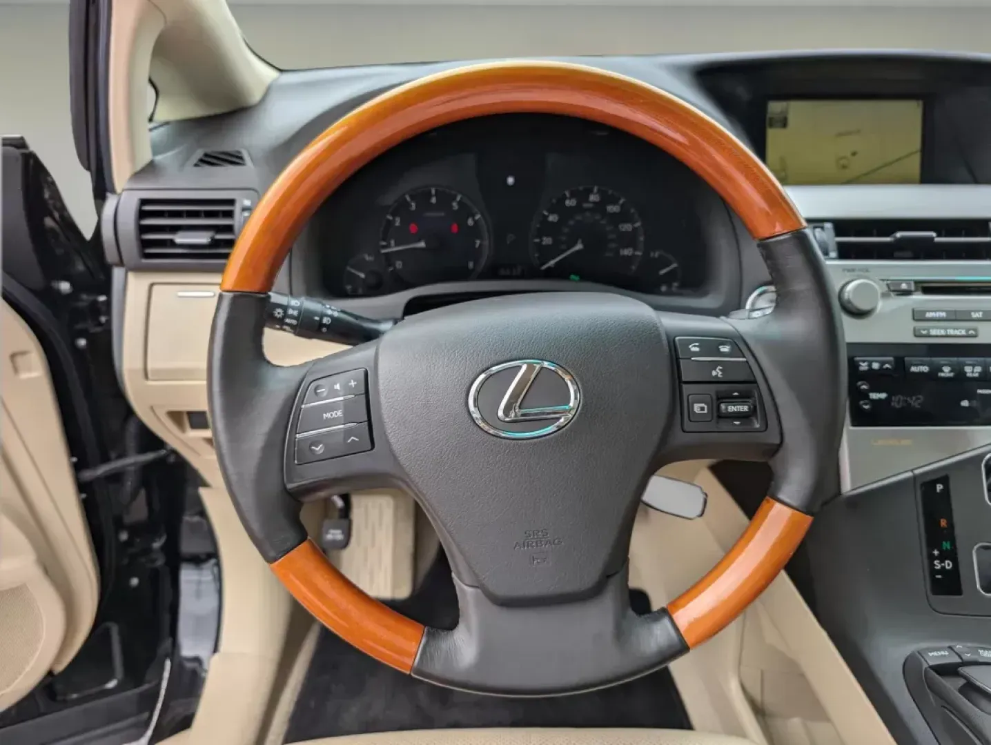 2010 Lexus RX 350 (2T2BK1BA0AC) with an Other engine, located at 3959 U.S. 80 W, Phenix City, AL, 36870, (334) 297-4885, 32.469296, -85.135185 - **Discover Your Next Adventure with the 2010 Lexus RX 350 at Gils Auto!**<br /> <br /> Are you ready to elevate your journey? The 2010 Lexus RX 350 is the ultimate SUV that perfectly blends luxury, performance, and practicality, making it a fantastic choice for families, commuters, and weekend adven - Photo#15