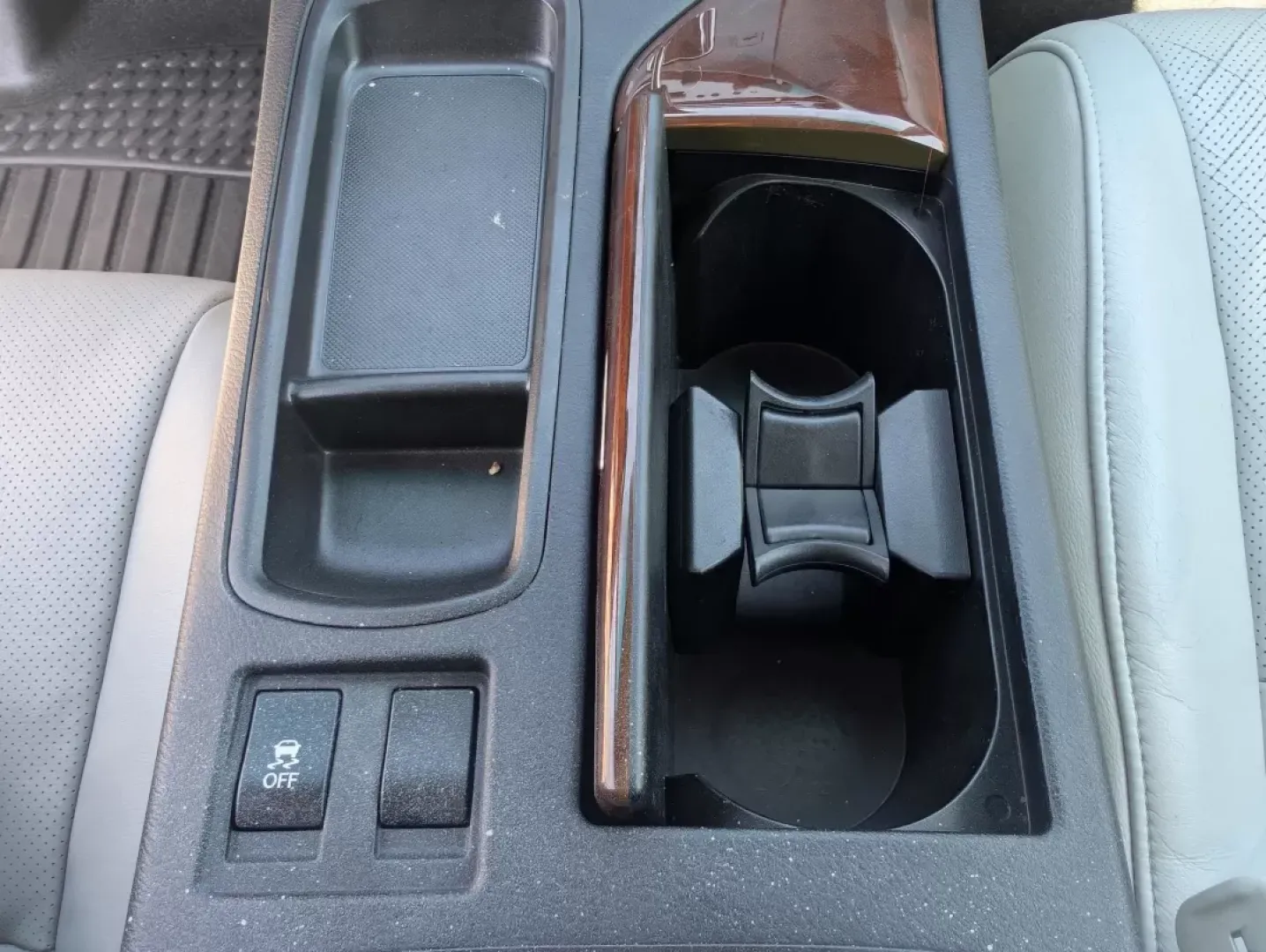 2010 Lexus RX 350 (2T2ZK1BA6AC) with an Other engine, located at 5115 14th Ave., Columbus, GA, 31904, (706) 323-0345, 32.511494, -84.971046 - **Discover Your Next Adventure with the 2010 Lexus RX 350 at Gils Auto!**<br /> <br /> Are you ready to elevate your lifestyle with a vehicle that blends luxury, reliability, and versatility? The 2010 Lexus RX 350 is the perfect SUV for those who love weekend adventures, family outings, or simply na - Photo#14