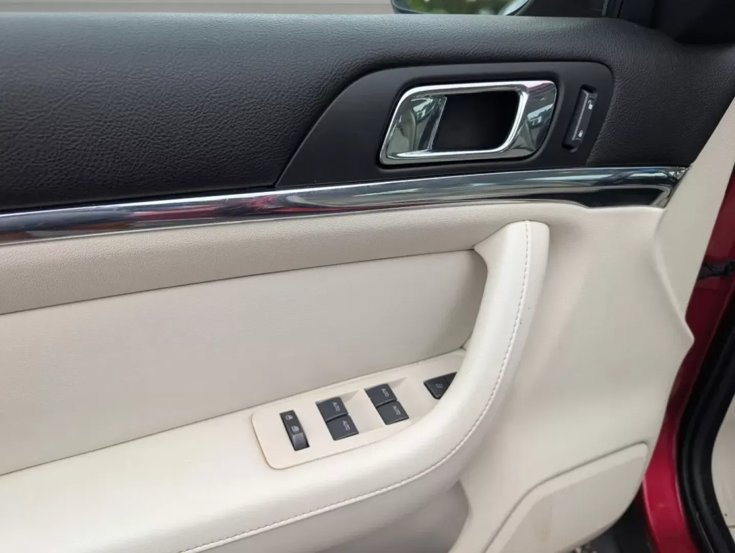 2010 Lincoln MKS (1LNHL9DR0AG) with an Other engine, located at 1430 Gateway Drive, Opelika, AL, 36801, (334) 239-0944, 32.637871, -85.409790 - **Elevate Your Daily Drive: Discover the 2010 Lincoln MKS at Gils Auto in Phenix City!**<br /> <br /> Are you on the hunt for a stylish and comfortable sedan that seamlessly fits into your busy lifestyle? Look no further than the 2010 Lincoln MKS, now available at Gils Auto, your trusted Buy Here Pa - Photo#8