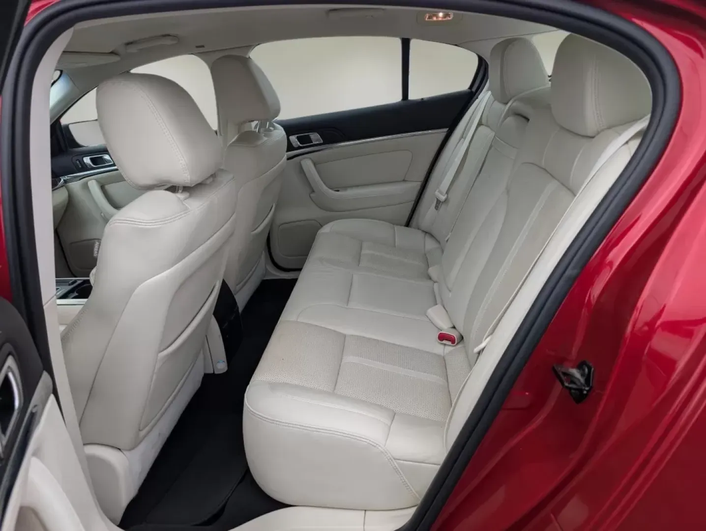 2010 Lincoln MKS (1LNHL9DR0AG) with an Other engine, located at 1430 Gateway Drive, Opelika, AL, 36801, (334) 239-0944, 32.637871, -85.409790 - **Elevate Your Daily Drive: Discover the 2010 Lincoln MKS at Gils Auto in Phenix City!**<br /> <br /> Are you on the hunt for a stylish and comfortable sedan that seamlessly fits into your busy lifestyle? Look no further than the 2010 Lincoln MKS, now available at Gils Auto, your trusted Buy Here Pa - Photo#10