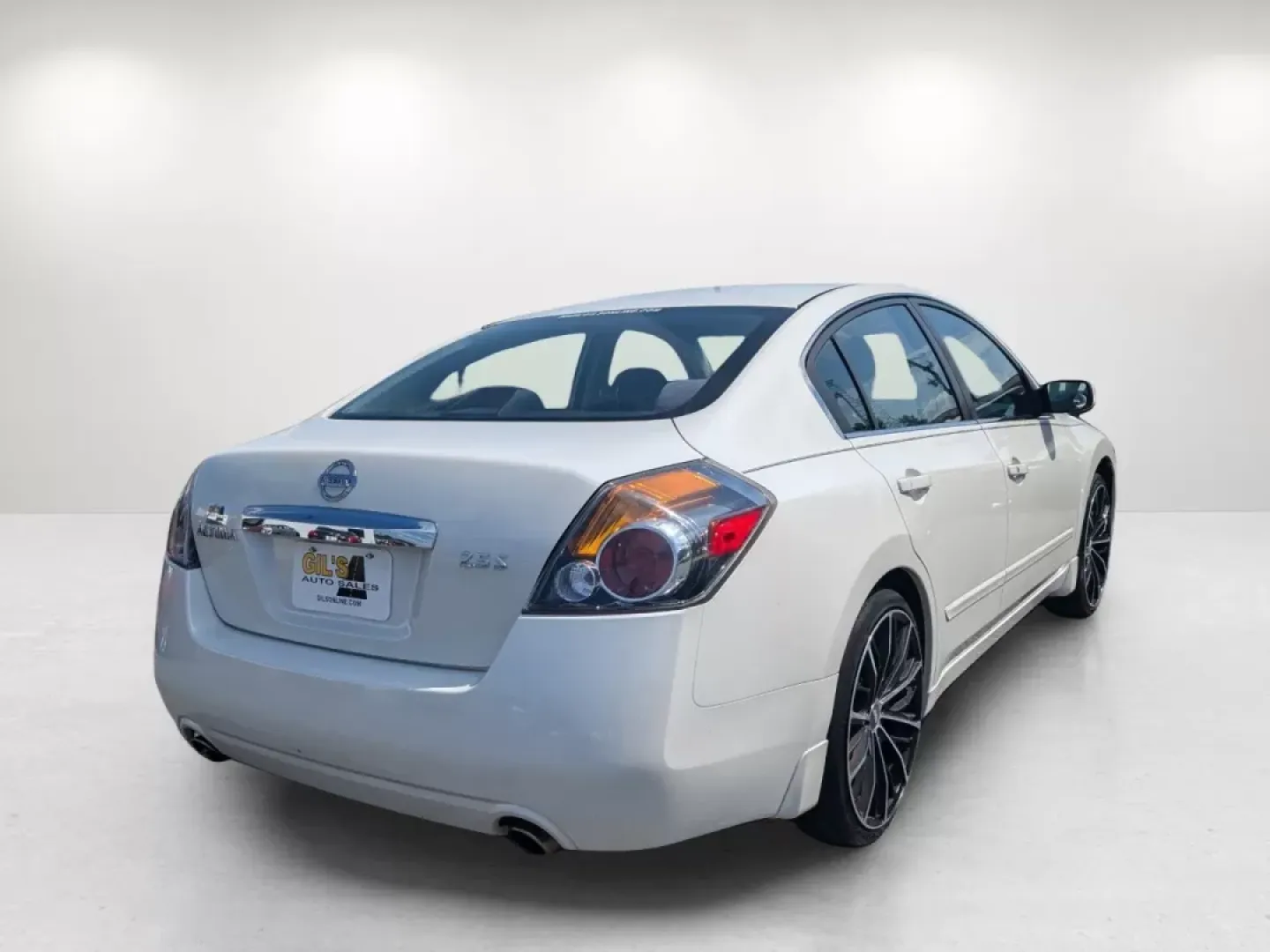 2010 Winter Frost Pearl /Charcoal Nissan Altima 2.5 S (1N4AL2AP9AN) with an Other engine, located at 521 Old Farm Lane Rd, Prattville, AL, 36066, (334) 325-1505, 32.482460, -86.416367 - Discover the perfect blend of style, comfort, and affordability with this 2010 Nissan Altima 2.5 S, ideal for budget-conscious buyers searching for a reliable sedan that fits seamlessly into their busy lifestyles. Whether you're commuting to work, running errands around Phenix City, or embarking on - Photo#5