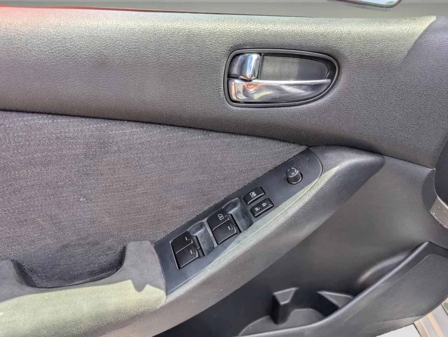 2010 Winter Frost Pearl /Charcoal Nissan Altima 2.5 S (1N4AL2AP9AN) with an Other engine, located at 521 Old Farm Lane Rd, Prattville, AL, 36066, (334) 325-1505, 32.482460, -86.416367 - Discover the perfect blend of style, comfort, and affordability with this 2010 Nissan Altima 2.5 S, ideal for budget-conscious buyers searching for a reliable sedan that fits seamlessly into their busy lifestyles. Whether you're commuting to work, running errands around Phenix City, or embarking on - Photo#9