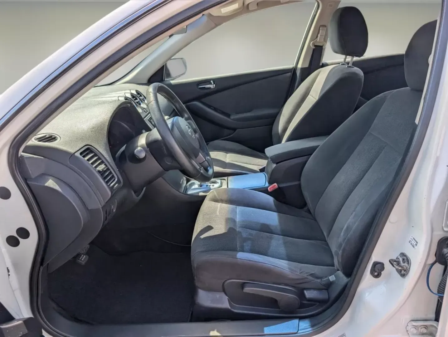 2010 Winter Frost Pearl /Charcoal Nissan Altima 2.5 S (1N4AL2AP9AN) with an Other engine, located at 521 Old Farm Lane Rd, Prattville, AL, 36066, (334) 325-1505, 32.482460, -86.416367 - Discover the perfect blend of style, comfort, and affordability with this 2010 Nissan Altima 2.5 S, ideal for budget-conscious buyers searching for a reliable sedan that fits seamlessly into their busy lifestyles. Whether you're commuting to work, running errands around Phenix City, or embarking on - Photo#10