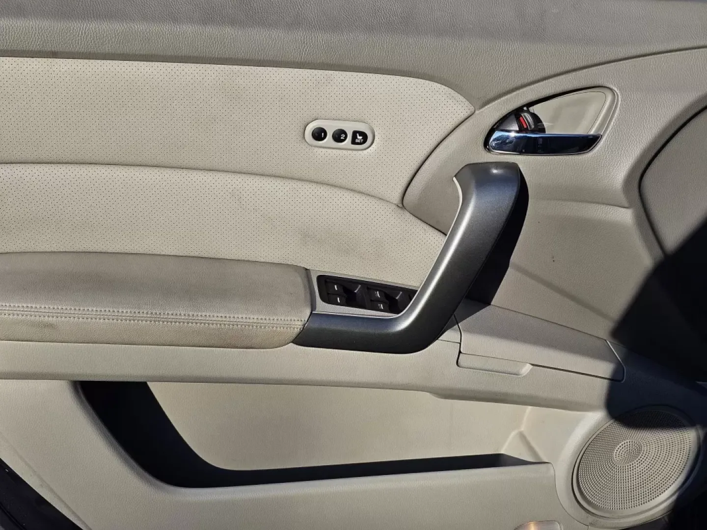 2011 Acura RDX (5J8TB2H23BA) with an Other engine, located at 5115 14th Ave., Columbus, GA, 31904, (706) 323-0345, 32.511494, -84.971046 - **Elevate Your Adventures with the 2011 Acura RDX at Gils Auto - Phenix City!**<br /> <br /> Are you ready to experience the perfect blend of style, comfort, and versatility? The 2011 Acura RDX is your ideal companion for weekend getaways, family outings, or daily commutes. With a sporty utility des - Photo#8