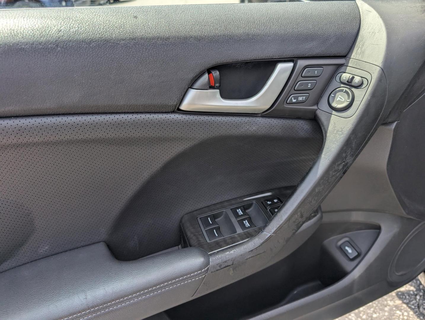 2011 Acura TSX (JH4CU2F66BC) with an Gas I4 2.4L/144 engine, 5-Speed Automatic transmission, located at 3959 U.S. 80 W, Phenix City, AL, 36870, (334) 297-4885, 32.469296, -85.135185 - 2011 Acura TSX - Photo#8