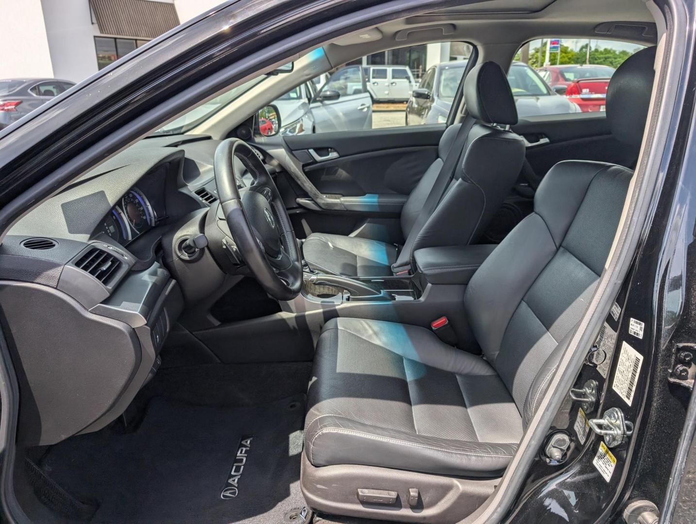 2011 Acura TSX (JH4CU2F66BC) with an Gas I4 2.4L/144 engine, 5-Speed Automatic transmission, located at 3959 U.S. 80 W, Phenix City, AL, 36870, (334) 297-4885, 32.469296, -85.135185 - 2011 Acura TSX - Photo#9