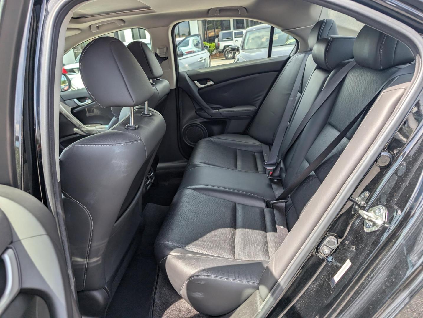 2011 Acura TSX (JH4CU2F66BC) with an Gas I4 2.4L/144 engine, 5-Speed Automatic transmission, located at 3959 U.S. 80 W, Phenix City, AL, 36870, (334) 297-4885, 32.469296, -85.135185 - 2011 Acura TSX - Photo#10
