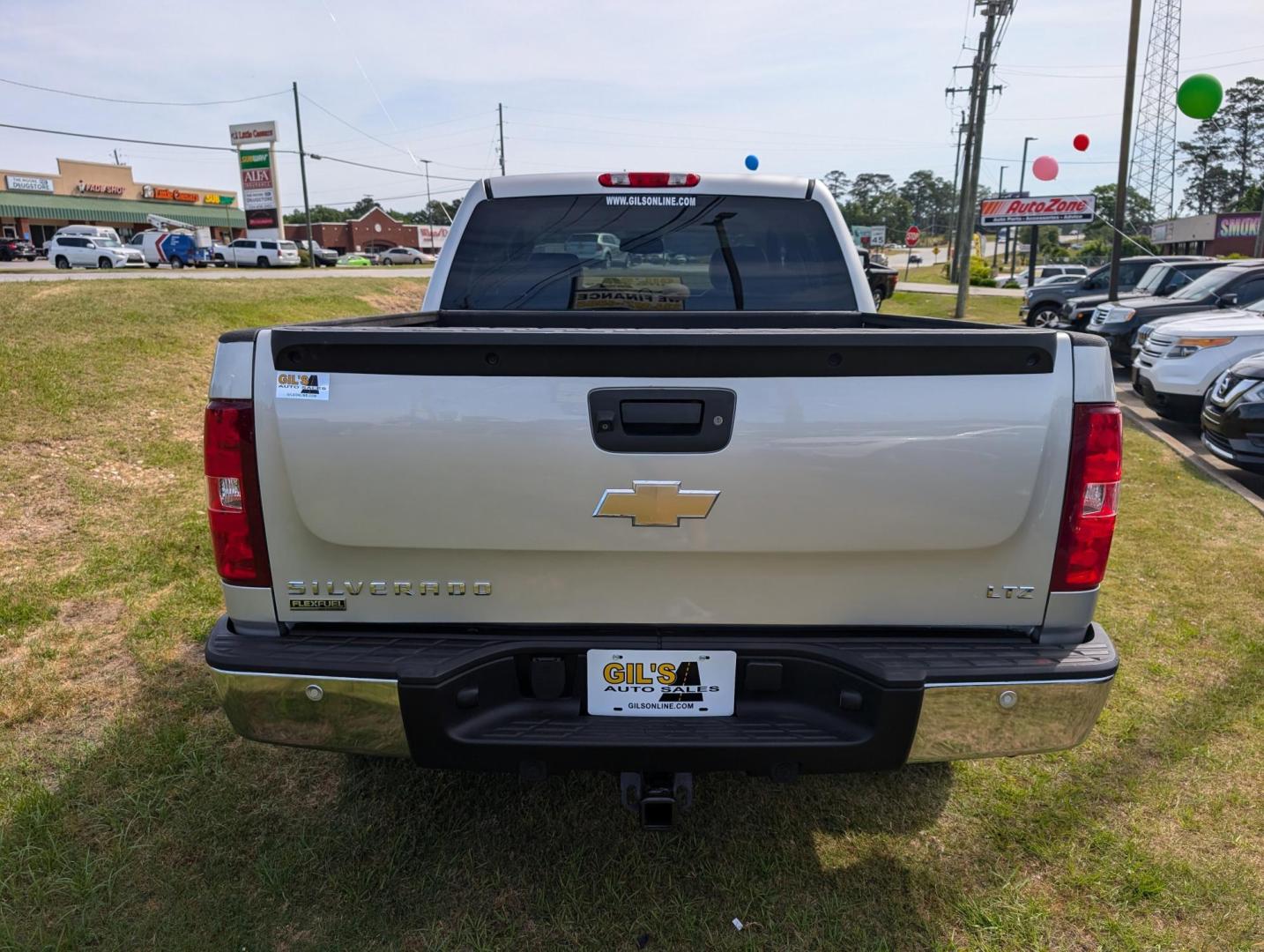 2011 /Light Titanium/Dark Titanium Chevrolet Silverado 1500 LTZ (3GCPKTE35BG) with an Gas/Ethanol V8 5.3L/323 engine, 6-Speed Automatic transmission, located at 3959 U.S. 80 W, Phenix City, AL, 36870, (334) 297-4885, 32.469296, -85.135185 - 2011 Chevrolet Silverado 1500 LTZ - Photo#5