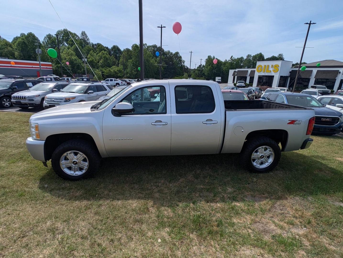 2011 /Light Titanium/Dark Titanium Chevrolet Silverado 1500 LTZ (3GCPKTE35BG) with an Gas/Ethanol V8 5.3L/323 engine, 6-Speed Automatic transmission, located at 3959 U.S. 80 W, Phenix City, AL, 36870, (334) 297-4885, 32.469296, -85.135185 - 2011 Chevrolet Silverado 1500 LTZ - Photo#7