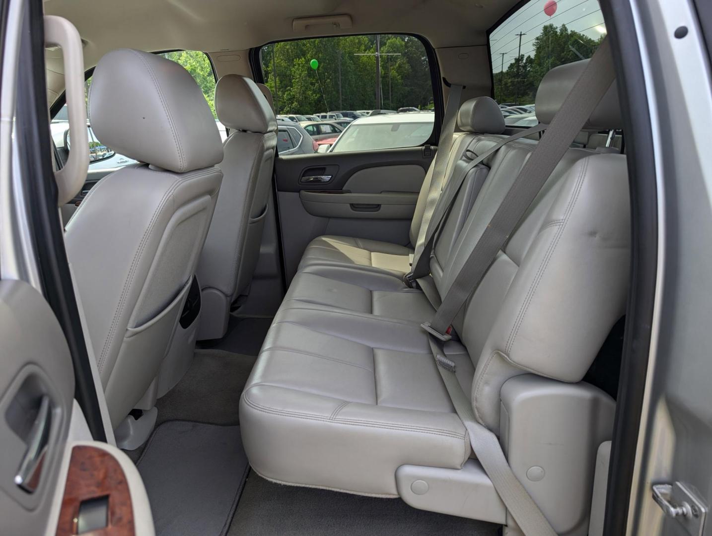 2011 /Light Titanium/Dark Titanium Chevrolet Silverado 1500 LTZ (3GCPKTE35BG) with an Gas/Ethanol V8 5.3L/323 engine, 6-Speed Automatic transmission, located at 3959 U.S. 80 W, Phenix City, AL, 36870, (334) 297-4885, 32.469296, -85.135185 - 2011 Chevrolet Silverado 1500 LTZ - Photo#10