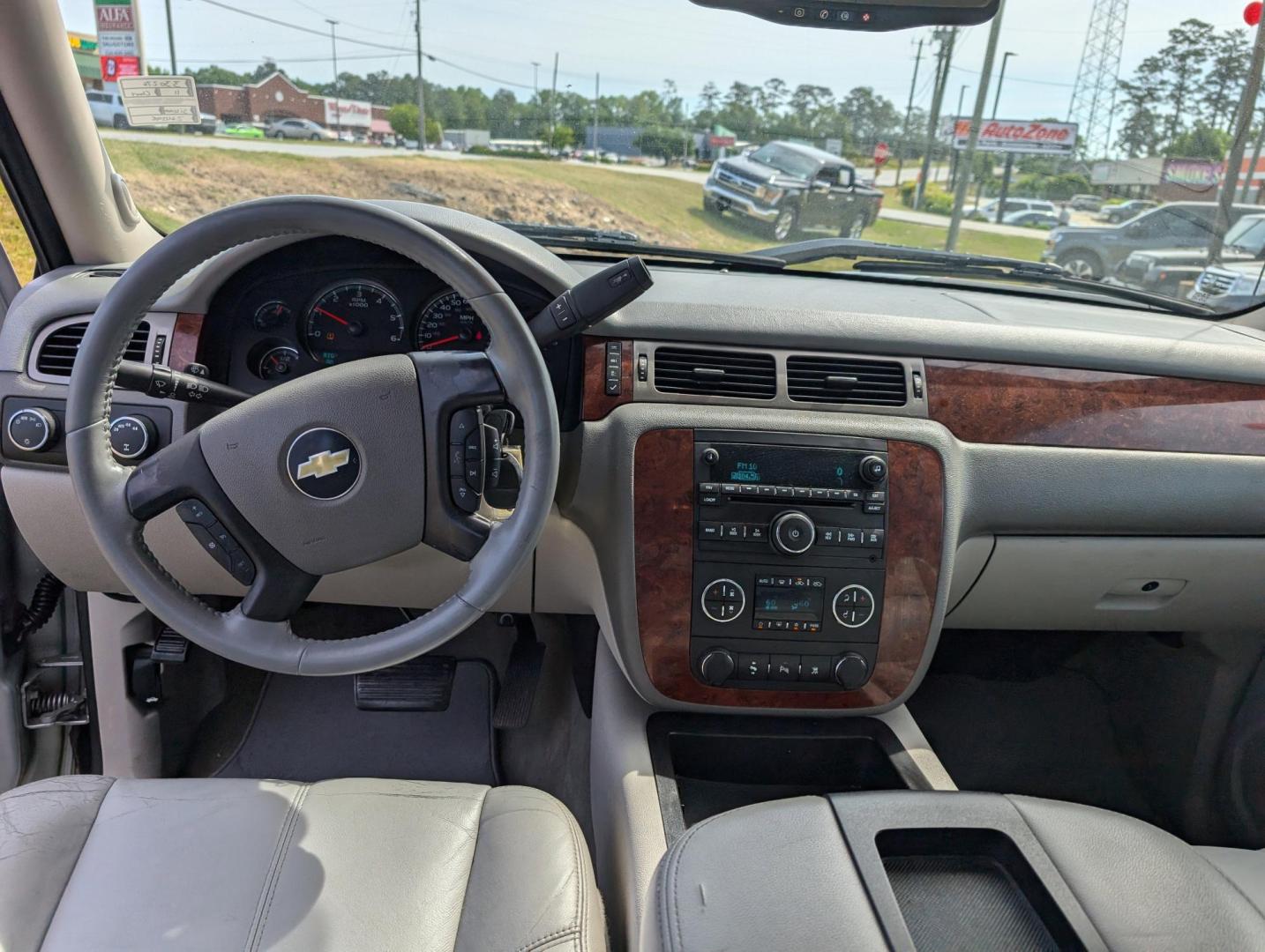 2011 /Light Titanium/Dark Titanium Chevrolet Silverado 1500 LTZ (3GCPKTE35BG) with an Gas/Ethanol V8 5.3L/323 engine, 6-Speed Automatic transmission, located at 3959 U.S. 80 W, Phenix City, AL, 36870, (334) 297-4885, 32.469296, -85.135185 - 2011 Chevrolet Silverado 1500 LTZ - Photo#11
