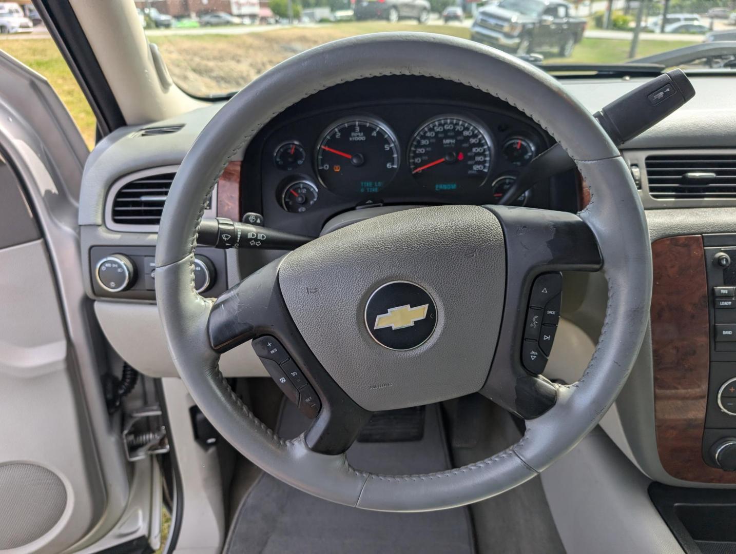 2011 /Light Titanium/Dark Titanium Chevrolet Silverado 1500 LTZ (3GCPKTE35BG) with an Gas/Ethanol V8 5.3L/323 engine, 6-Speed Automatic transmission, located at 3959 U.S. 80 W, Phenix City, AL, 36870, (334) 297-4885, 32.469296, -85.135185 - 2011 Chevrolet Silverado 1500 LTZ - Photo#12