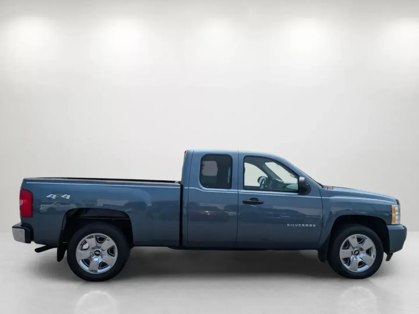 2011 /Ebony Chevrolet Silverado 1500 LT (1GCRKSE37BZ) with an Gas/Ethanol V8 5.3L/323 engine, 6-Speed Automatic transmission, located at 804 22nd Ave, Phenix City, AL, 36870, (334) 297-1860, 32.484749, -85.024475 - 2011 Chevrolet Silverado 1500 LT - Photo#3