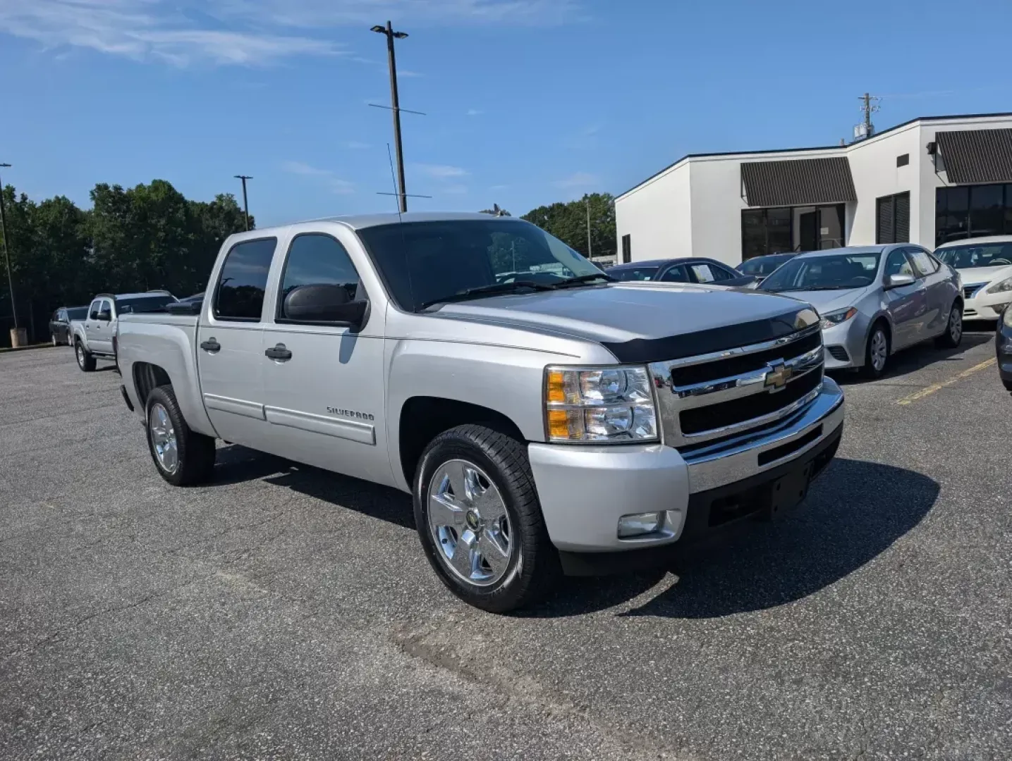 2011 /Ebony Chevrolet Silverado 1500 LT (3GCPCSE06BG) with an Other engine, located at 3959 U.S. 80 W, Phenix City, AL, 36870, (334) 297-4885, 32.469296, -85.135185 - **Unleash Your Adventurous Spirit with the 2011 Chevrolet Silverado 1500 LT** <br /> <br /> Are you ready to elevate your weekend getaways and daily commutes? The 2011 Chevrolet Silverado 1500 LT is the perfect companion for those who crave adventure without sacrificing comfort. Whether you're load - Photo#2