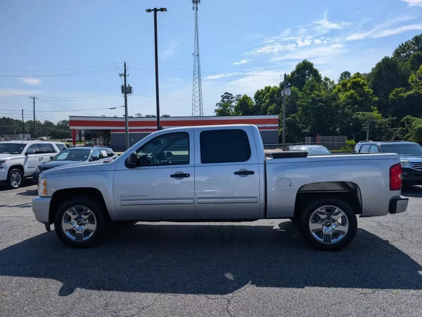 2011 /Ebony Chevrolet Silverado 1500 LT (3GCPCSE06BG) with an Other engine, located at 3959 U.S. 80 W, Phenix City, AL, 36870, (334) 297-4885, 32.469296, -85.135185 - **Unleash Your Adventurous Spirit with the 2011 Chevrolet Silverado 1500 LT** <br /> <br /> Are you ready to elevate your weekend getaways and daily commutes? The 2011 Chevrolet Silverado 1500 LT is the perfect companion for those who crave adventure without sacrificing comfort. Whether you're load - Photo#7