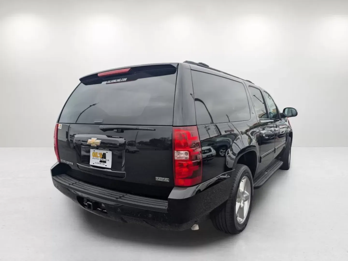 2011 /Light Cashmere/Dark Cashmere Chevrolet Suburban LT (1GNSCJE06BR) with an Other engine, located at 804 22nd Ave, Phenix City, AL, 36870, (334) 297-1860, 32.484749, -85.024475 - **Discover Adventure with the 2011 Chevrolet Suburban LT at Gils Auto Perfect for Growing Families in Phenix City!**<br /> <br /> Are you ready to elevate your family adventures while ensuring a comfortable ride for everyone? The 2011 Chevrolet Suburban LT is your ideal companion for weekend getawa - Photo#4