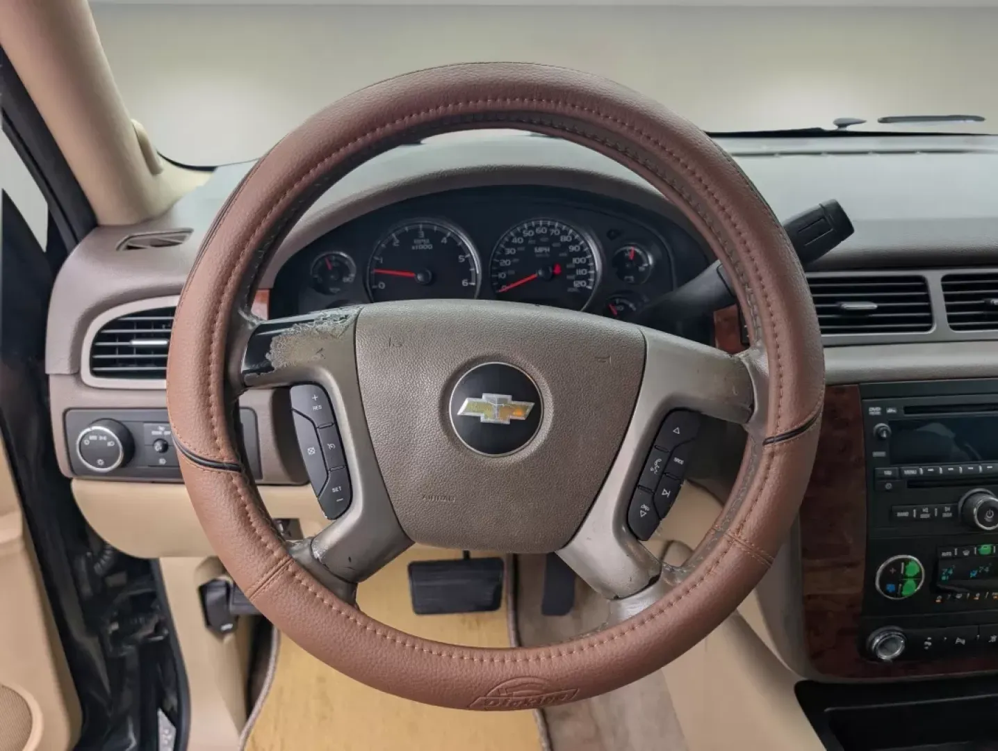 2011 /Light Cashmere/Dark Cashmere Chevrolet Suburban LT (1GNSCJE06BR) with an Other engine, located at 804 22nd Ave, Phenix City, AL, 36870, (334) 297-1860, 32.484749, -85.024475 - **Discover Adventure with the 2011 Chevrolet Suburban LT at Gils Auto Perfect for Growing Families in Phenix City!**<br /> <br /> Are you ready to elevate your family adventures while ensuring a comfortable ride for everyone? The 2011 Chevrolet Suburban LT is your ideal companion for weekend getawa - Photo#15