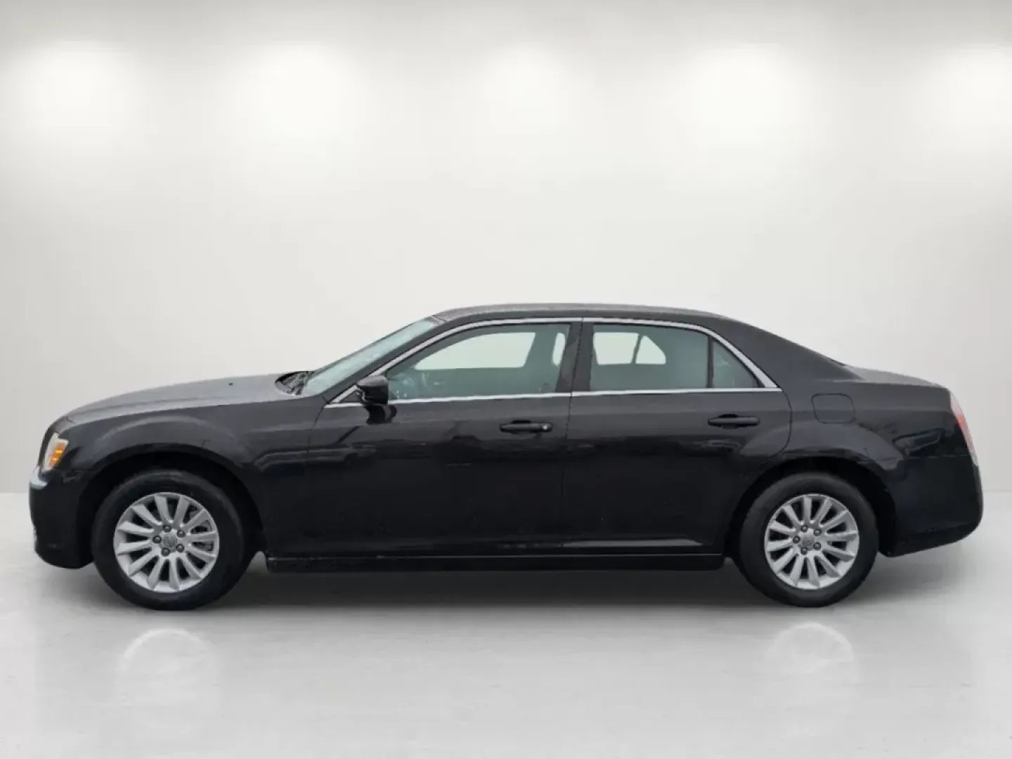 2011 /Black Interior Chrysler 300 (2C3CA4CGXBH) with an Gas/Ethanol V6 3.6L/220 engine, 5-Speed Automatic w/Manual Shift transmission, located at 5115 14th Ave., Columbus, GA, 31904, (706) 323-0345, 32.511494, -84.971046 - 2011 Chrysler 300 - Photo#7
