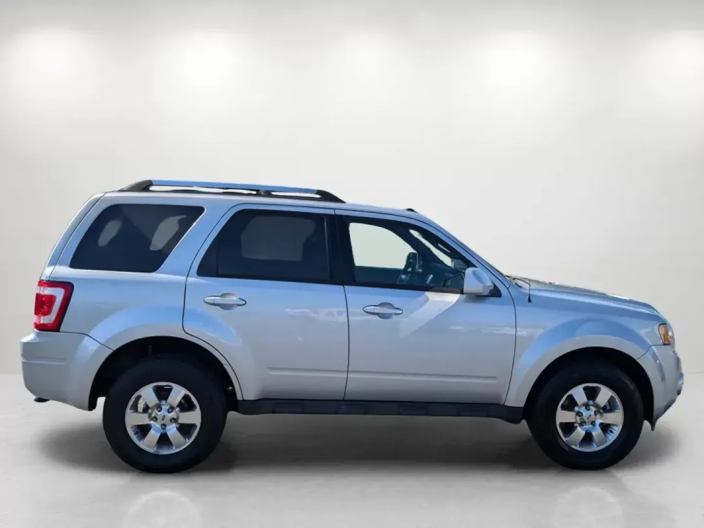 2011 Ford Escape Limited (1FMCU0EG6BK) with an Gas/Ethanol V6 3.0L/181 engine, 6-Speed Automatic transmission, located at 3959 U.S. 80 W, Phenix City, AL, 36870, (334) 297-4885, 32.469296, -85.135185 - 2011 Ford Escape Limited - Photo#4