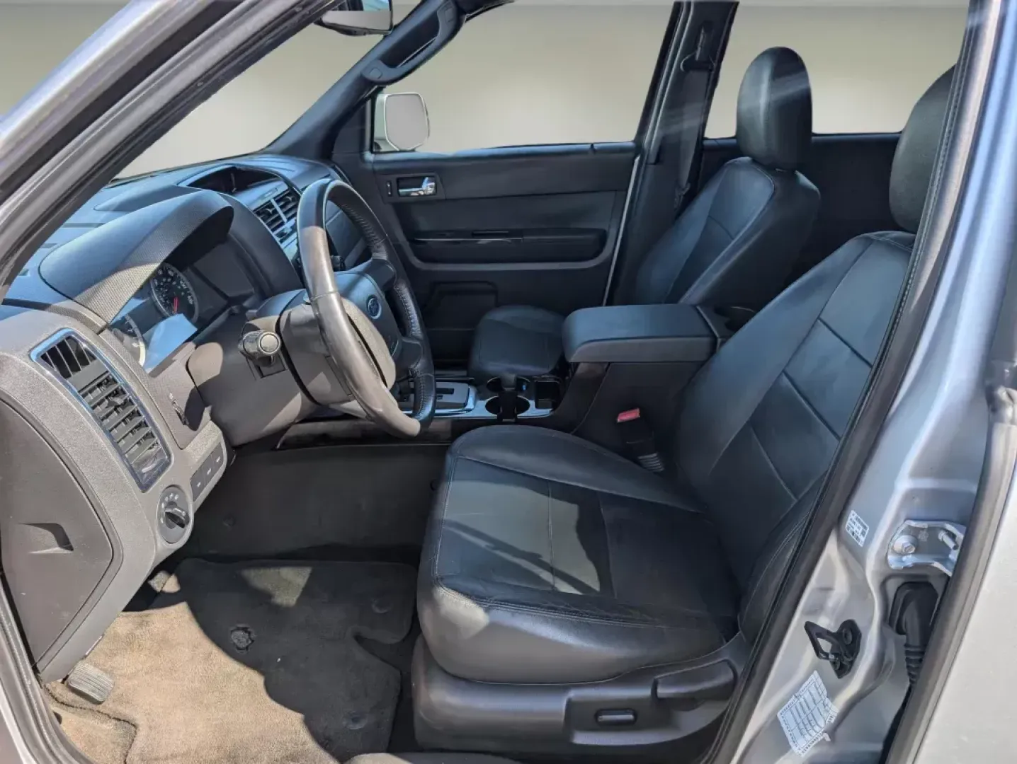 2011 Ford Escape Limited (1FMCU0EG6BK) with an Gas/Ethanol V6 3.0L/181 engine, 6-Speed Automatic transmission, located at 3959 U.S. 80 W, Phenix City, AL, 36870, (334) 297-4885, 32.469296, -85.135185 - 2011 Ford Escape Limited - Photo#10