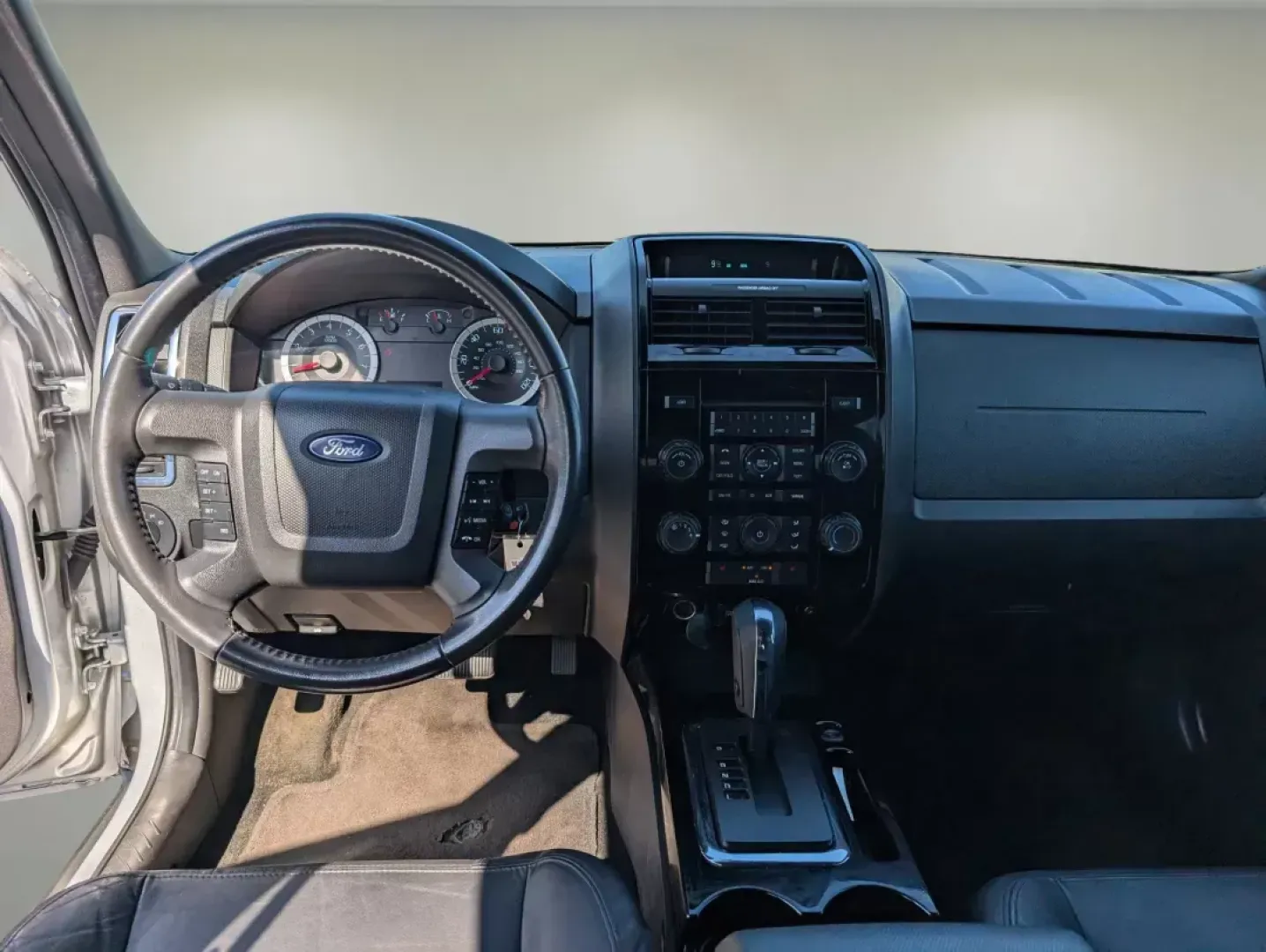 2011 Ford Escape Limited (1FMCU0EG6BK) with an Gas/Ethanol V6 3.0L/181 engine, 6-Speed Automatic transmission, located at 3959 U.S. 80 W, Phenix City, AL, 36870, (334) 297-4885, 32.469296, -85.135185 - 2011 Ford Escape Limited - Photo#12
