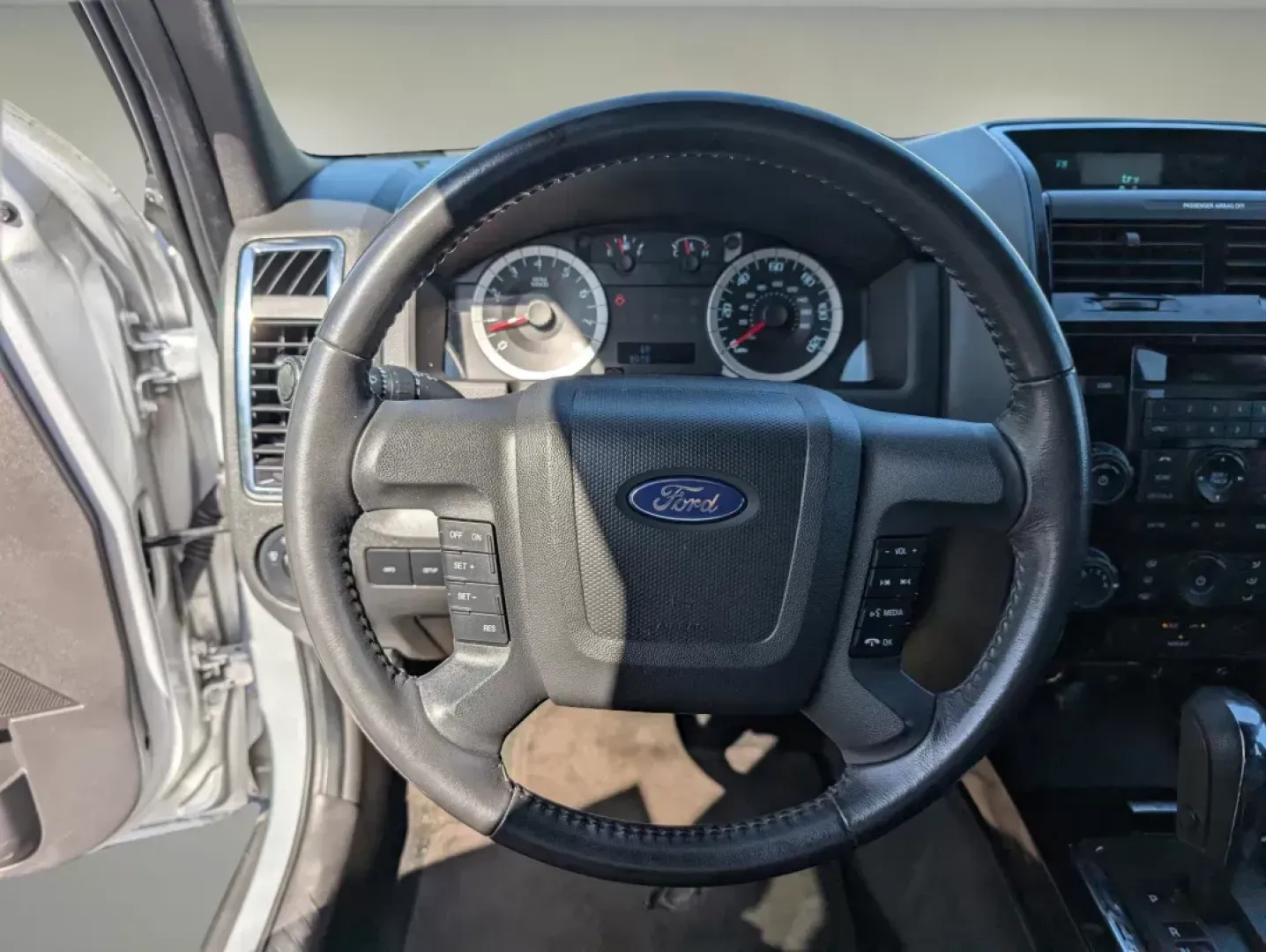 2011 Ford Escape Limited (1FMCU0EG6BK) with an Gas/Ethanol V6 3.0L/181 engine, 6-Speed Automatic transmission, located at 3959 U.S. 80 W, Phenix City, AL, 36870, (334) 297-4885, 32.469296, -85.135185 - 2011 Ford Escape Limited - Photo#16