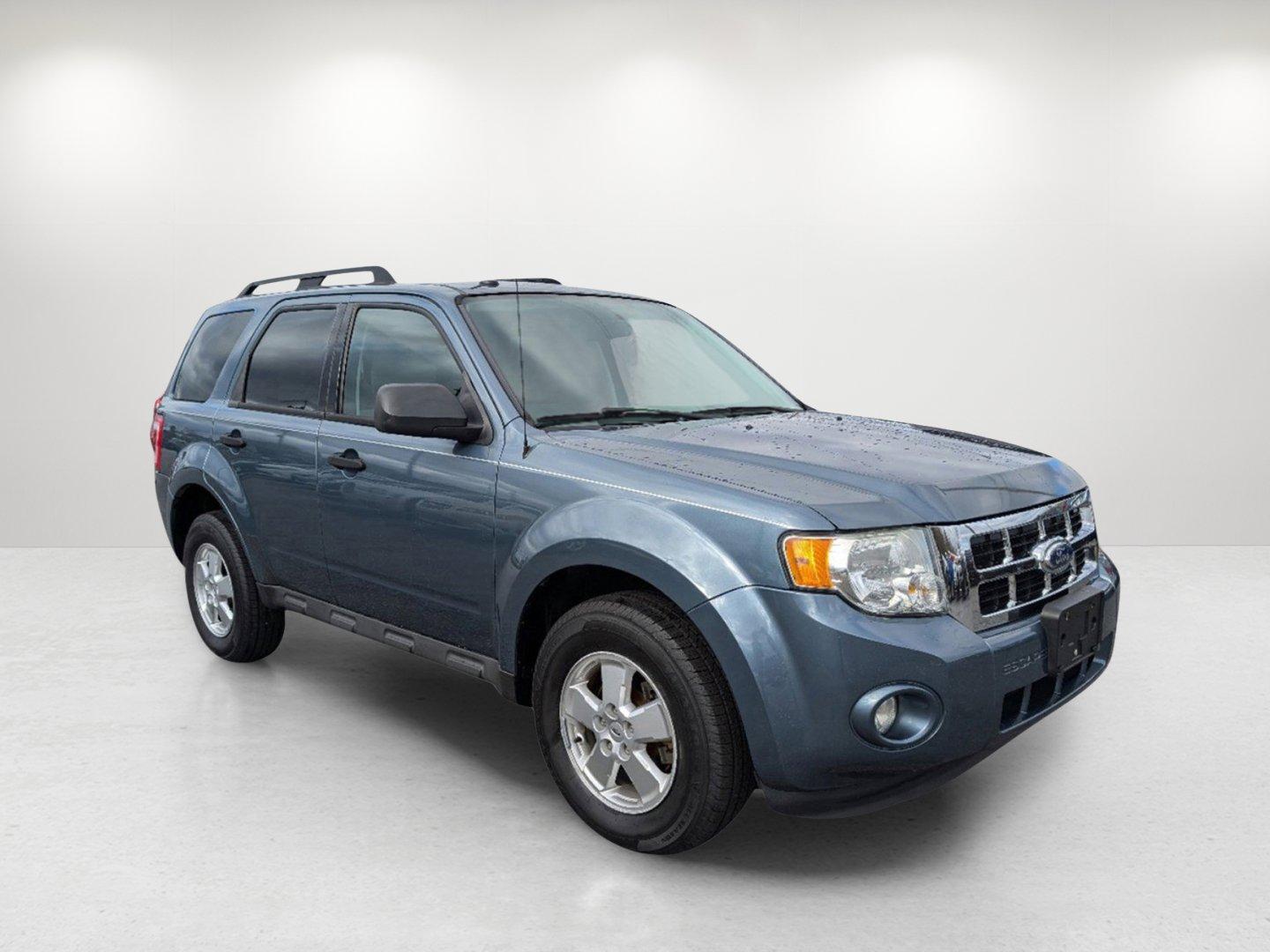 2011 Ford Escape XLT (1FMCU0DG9BK) with an Gas/Ethanol V6 3.0L/181 engine, 6-Speed Automatic transmission, located at 1430 Gateway Drive, Opelika, AL, 36801, (334) 239-0944, 32.637871, -85.409790 - 2011 Ford Escape XLT - Photo#2