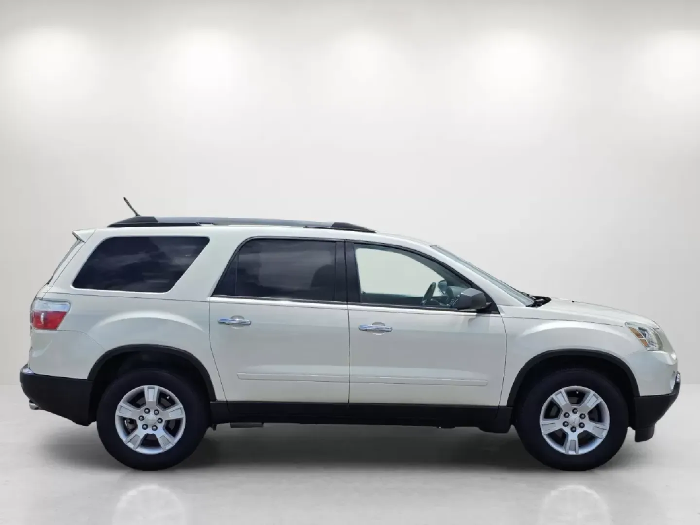 2011 /Ebony GMC Acadia SLE (1GKKRPEDXBJ) with an Other engine, located at 521 Old Farm Lane Rd, Prattville, AL, 36066, (334) 325-1505, 32.482460, -86.416367 - **Explore the Open Road with Confidence in a 2011 GMC Acadia at Gils Auto Prattville!**<br /> <br /> Are you ready to elevate your family adventures or set off on weekend getaways? The 2011 GMC Acadia, available at Gils Auto in Prattville, AL, is the perfect SUV for those seeking a blend of comfort - Photo#4