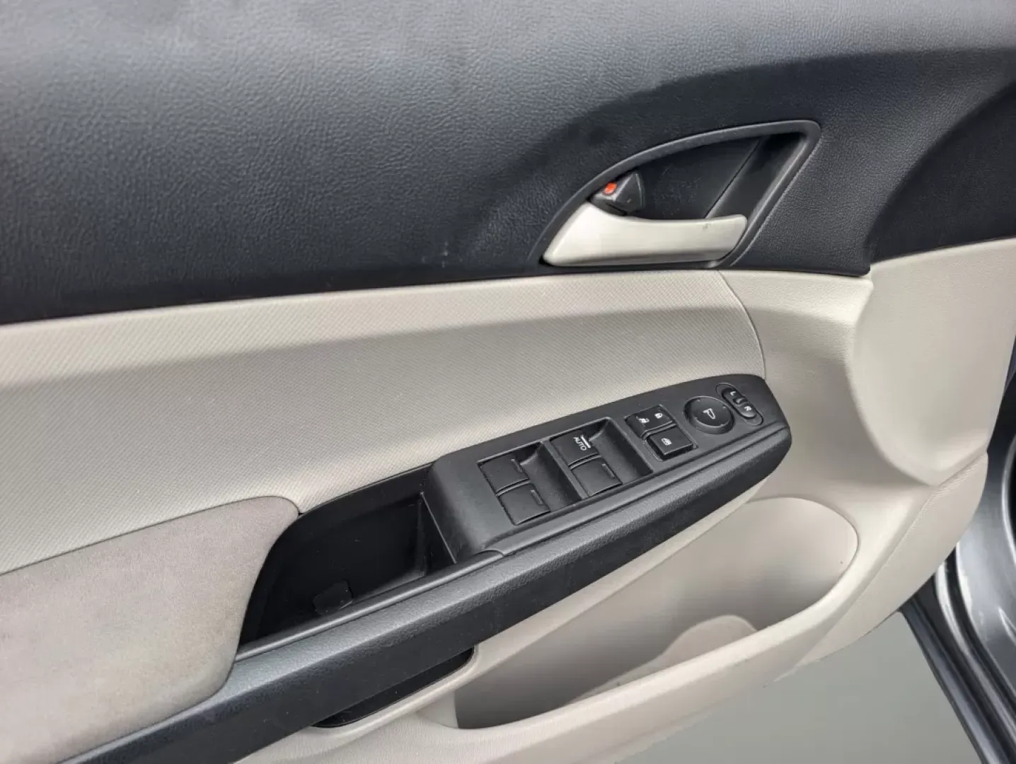 2011 Honda Accord Sdn LX (1HGCP2F39BA) with an Other engine, located at 5115 14th Ave., Columbus, GA, 31904, (706) 323-0345, 32.511494, -84.971046 - ### Discover the 2011 Honda Accord LX Your Ideal Commuter Sedan from Gils Auto in Phenix City, AL!<br /> <br /> If you're in the market for a reliable and stylish vehicle that effortlessly fits into your daily life, look no further than the 2011 Honda Accord LX. Whether you're commuting to work, ru - Photo#8