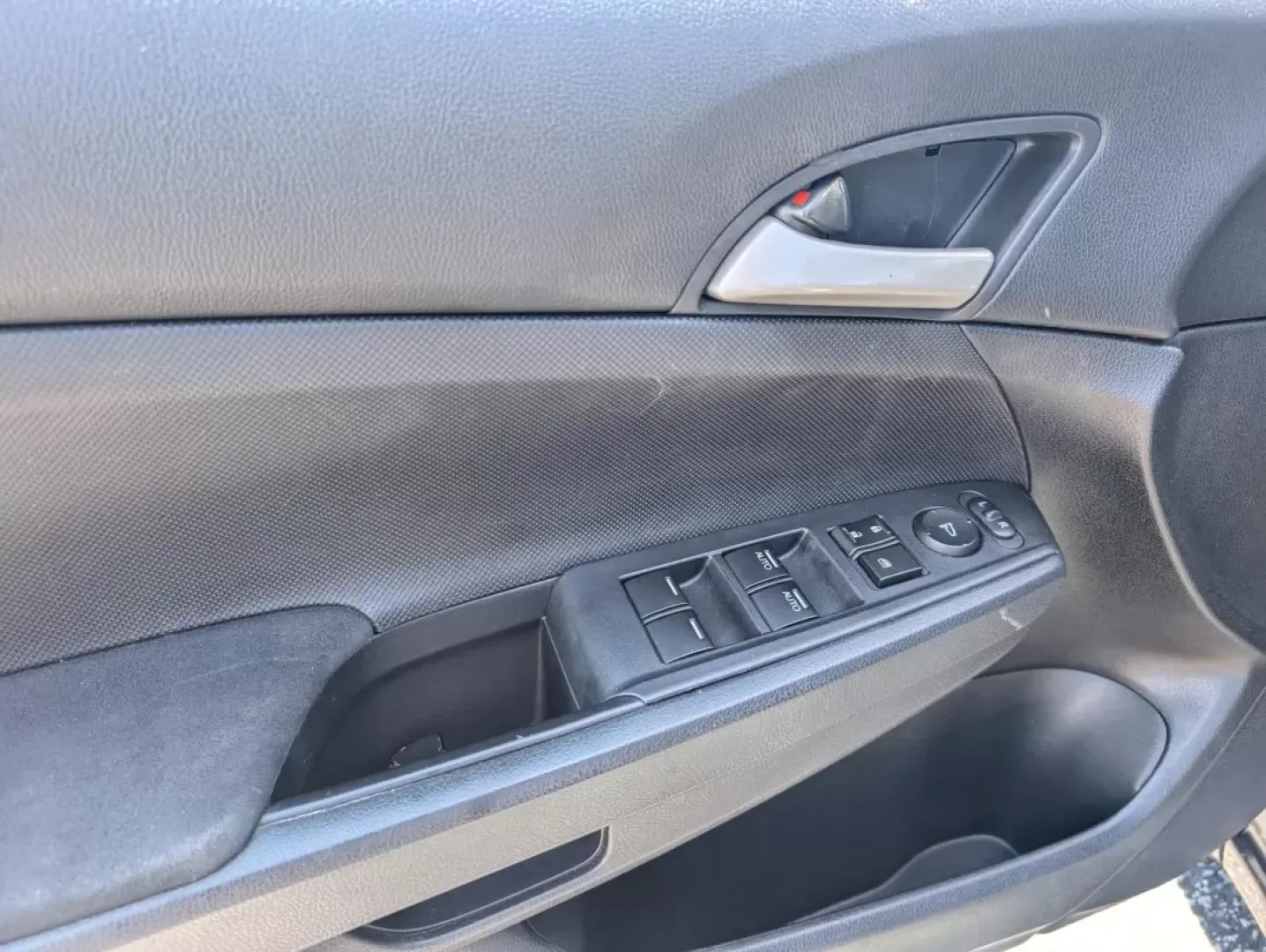 2011 Honda Accord Sdn SE (1HGCP2F67BA) with an Other engine, located at 521 Old Farm Lane Rd, Prattville, AL, 36066, (334) 325-1505, 32.482460, -86.416367 - Discover your next adventure with the 2011 Honda Accord SE, a sedan that effortlessly blends style, comfort, and reliability. Whether you're commuting to work, ferrying the kids to soccer practice, or planning a weekend getaway, this car is designed to meet the diverse needs of today's busy lifestyl - Photo#8