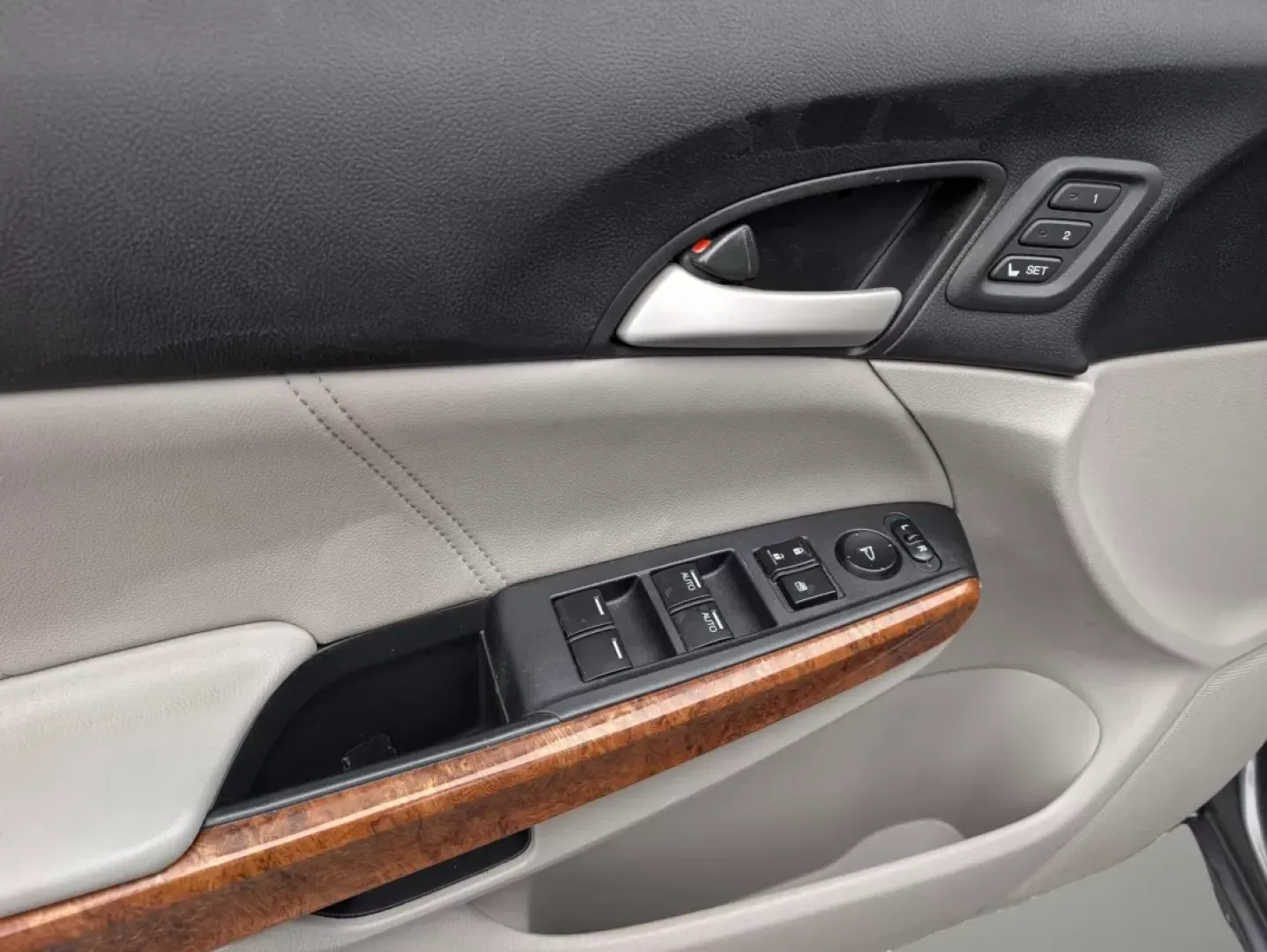 2011 Honda Accord Sdn EX-L (1HGCP3F87BA) with an Other engine, located at 1430 Gateway Drive, Opelika, AL, 36801, (334) 239-0944, 32.637871, -85.409790 - Experience life on the road with the perfect blend of comfort, reliability, and style in this stunning 2011 Honda Accord Sdn EX-L, available now at Gils Auto in Phenix City, AL. This sedan is not just a vehicle; it's a lifestyle choice for commuters, families, and adventure seekers alike. Whether yo - Photo#8