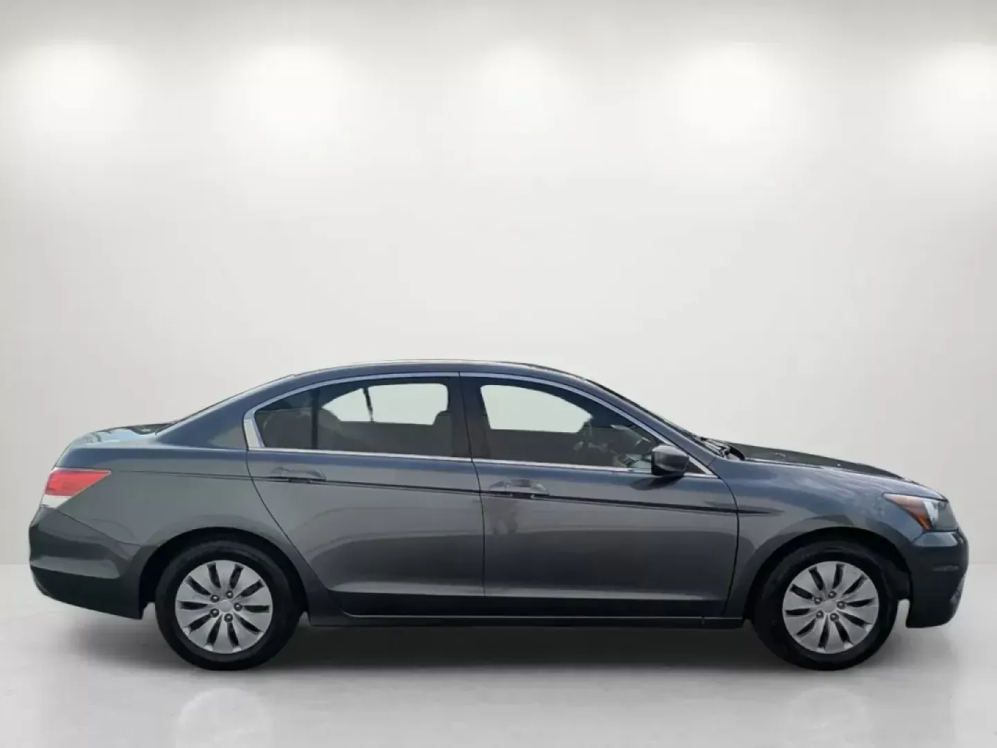 2011 Honda Accord Sdn LX (1HGCP2F37BA) with an Gas I4 2.4L/144 engine, 5-Speed Automatic transmission, located at 1430 Gateway Drive, Opelika, AL, 36801, (334) 239-0944, 32.637871, -85.409790 - 2011 Honda Accord Sdn LX - Photo#3
