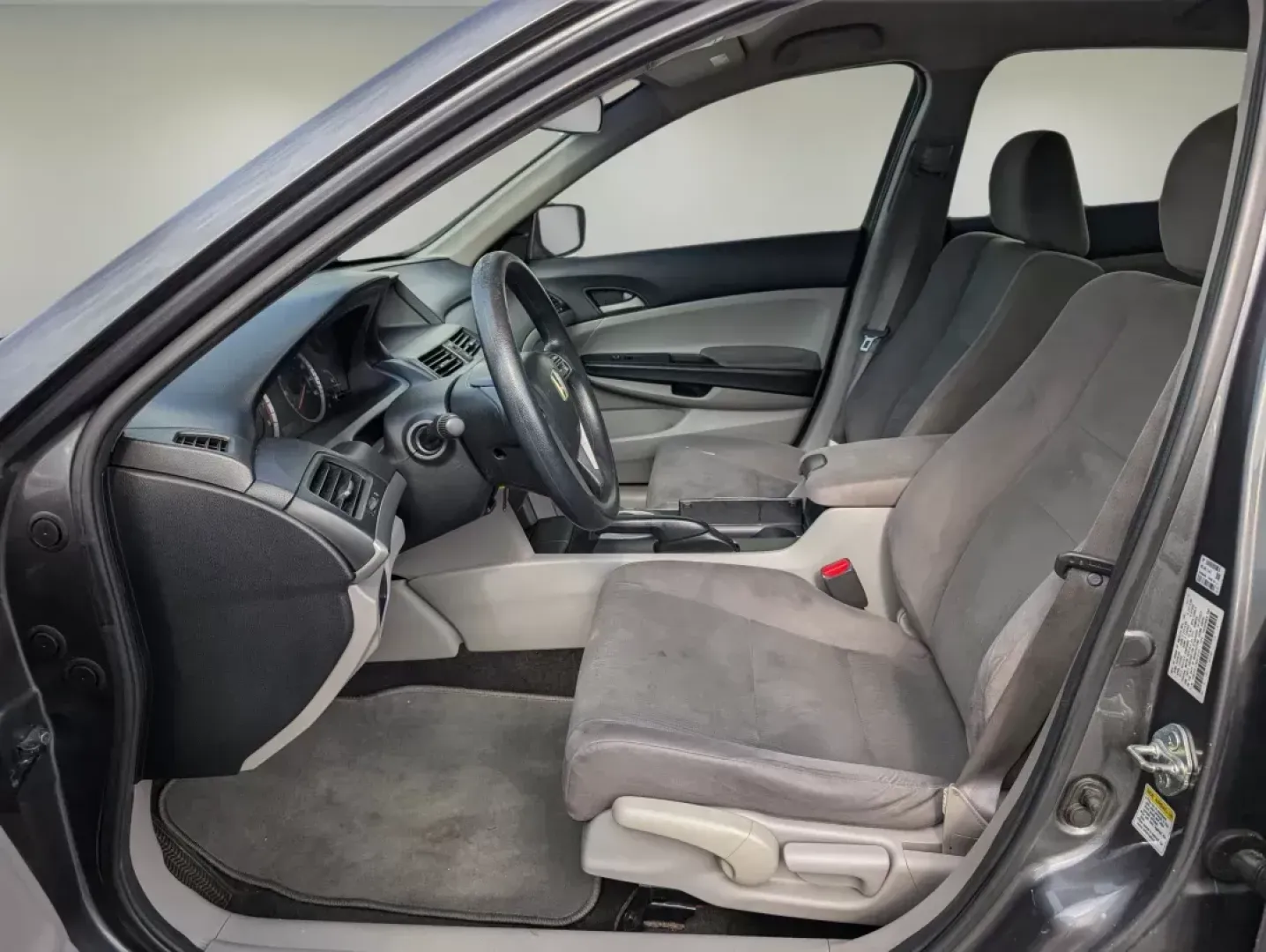 2011 Honda Accord Sdn LX (1HGCP2F37BA) with an Gas I4 2.4L/144 engine, 5-Speed Automatic transmission, located at 1430 Gateway Drive, Opelika, AL, 36801, (334) 239-0944, 32.637871, -85.409790 - 2011 Honda Accord Sdn LX - Photo#9
