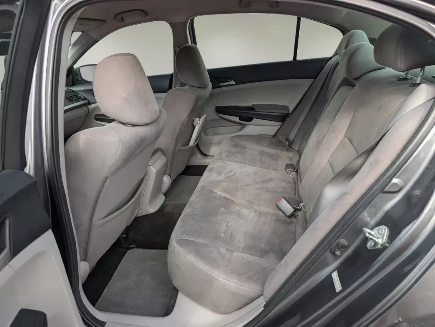 2011 Honda Accord Sdn LX (1HGCP2F37BA) with an Gas I4 2.4L/144 engine, 5-Speed Automatic transmission, located at 1430 Gateway Drive, Opelika, AL, 36801, (334) 239-0944, 32.637871, -85.409790 - 2011 Honda Accord Sdn LX - Photo#10