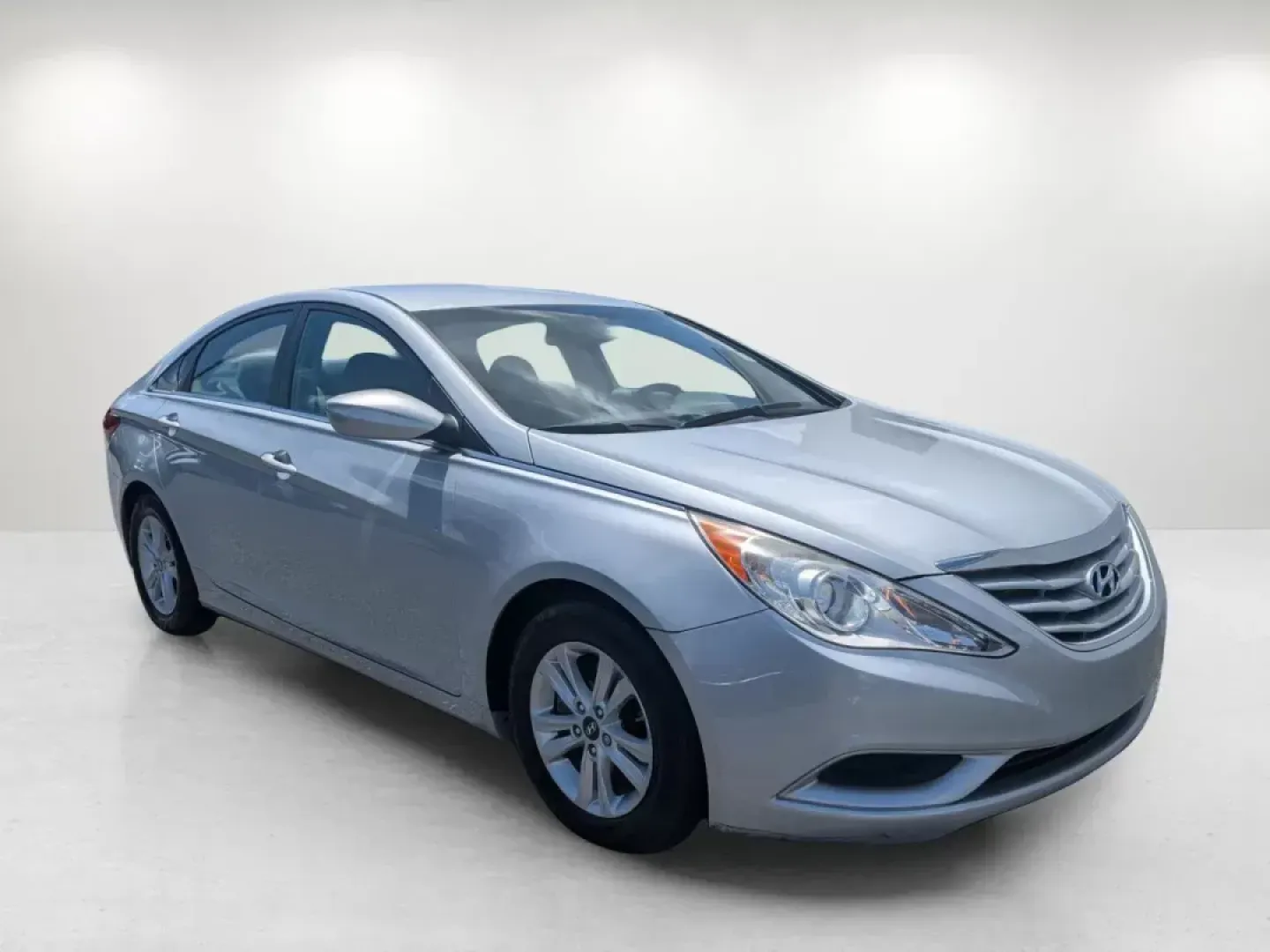 2011 /Gray Hyundai Sonata GLS (5NPEB4AC5BH) with an Gas I4 2.4L/144 engine, 6-Speed Automatic w/OD SHIFTRONIC transmission, located at 1430 Gateway Drive, Opelika, AL, 36801, (334) 239-0944, 32.637871, -85.409790 - 2011 Hyundai Sonata GLS - Photo#2