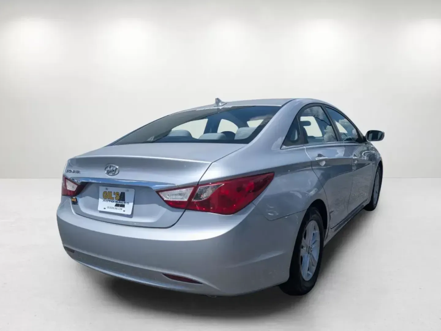 2011 /Gray Hyundai Sonata GLS (5NPEB4AC5BH) with an Gas I4 2.4L/144 engine, 6-Speed Automatic w/OD SHIFTRONIC transmission, located at 1430 Gateway Drive, Opelika, AL, 36801, (334) 239-0944, 32.637871, -85.409790 - 2011 Hyundai Sonata GLS - Photo#4