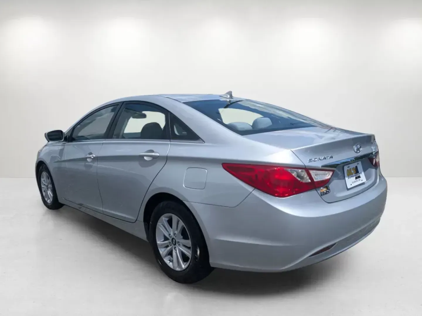 2011 /Gray Hyundai Sonata GLS (5NPEB4AC5BH) with an Gas I4 2.4L/144 engine, 6-Speed Automatic w/OD SHIFTRONIC transmission, located at 1430 Gateway Drive, Opelika, AL, 36801, (334) 239-0944, 32.637871, -85.409790 - 2011 Hyundai Sonata GLS - Photo#6