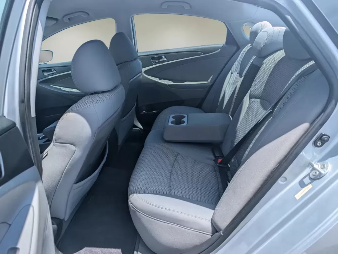 2011 /Gray Hyundai Sonata GLS (5NPEB4AC5BH) with an Gas I4 2.4L/144 engine, 6-Speed Automatic w/OD SHIFTRONIC transmission, located at 1430 Gateway Drive, Opelika, AL, 36801, (334) 239-0944, 32.637871, -85.409790 - 2011 Hyundai Sonata GLS - Photo#10