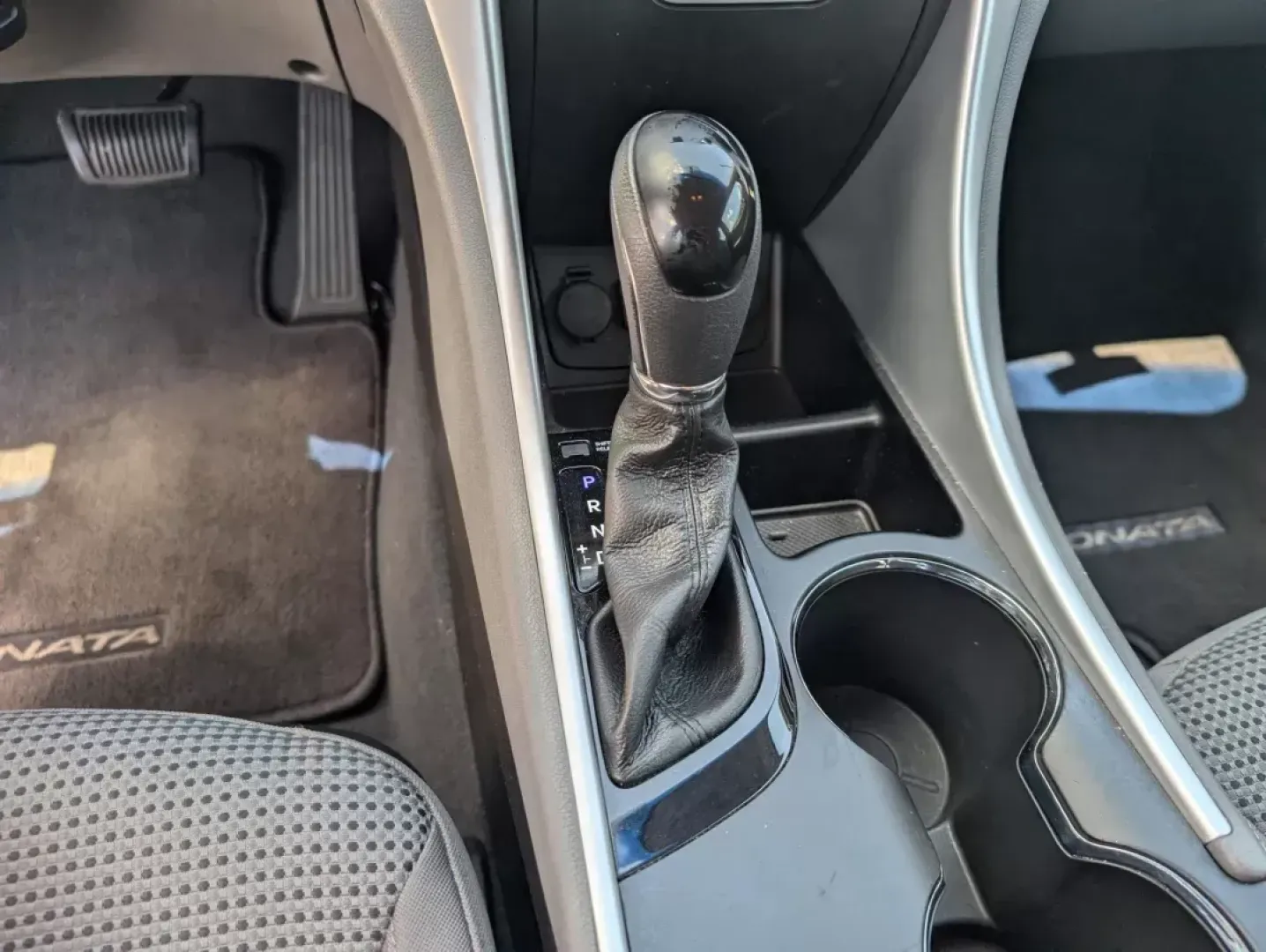 2011 /Gray Hyundai Sonata GLS (5NPEB4AC5BH) with an Gas I4 2.4L/144 engine, 6-Speed Automatic w/OD SHIFTRONIC transmission, located at 1430 Gateway Drive, Opelika, AL, 36801, (334) 239-0944, 32.637871, -85.409790 - 2011 Hyundai Sonata GLS - Photo#13